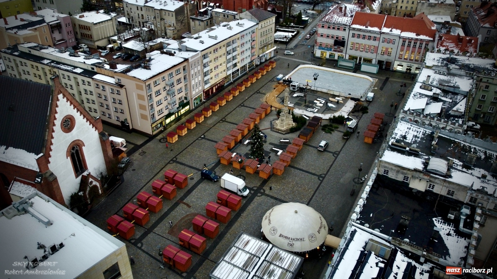Zdjęcie w galerii na portalu naszraciborz.pl: Racibórz gotowy na jarmark. Tak wygląda z lotu ptaka [FOTO] wiadomości z regionu