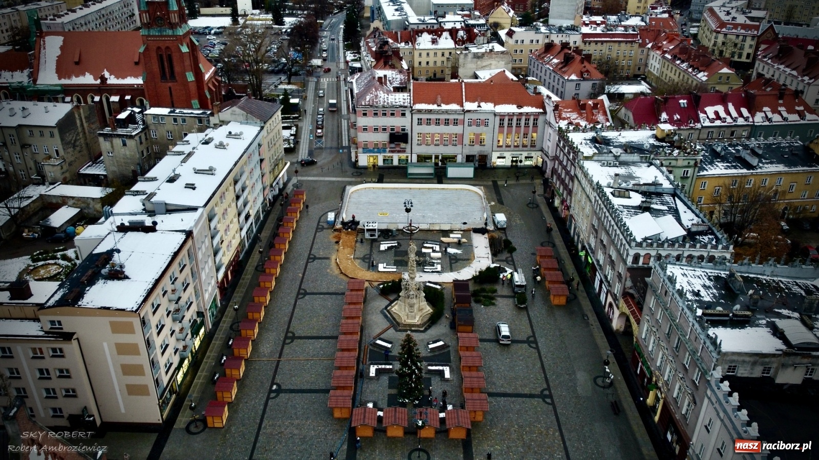 Zdjęcie w galerii na portalu naszraciborz.pl: Racibórz gotowy na jarmark. Tak wygląda z lotu ptaka [FOTO] wiadomości z regionu