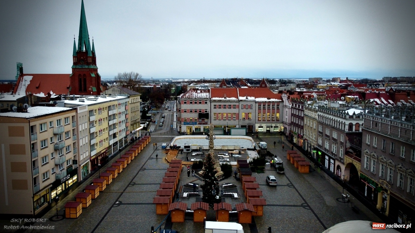 Zdjęcie w galerii na portalu naszraciborz.pl: Racibórz gotowy na jarmark. Tak wygląda z lotu ptaka [FOTO] wiadomości z regionu