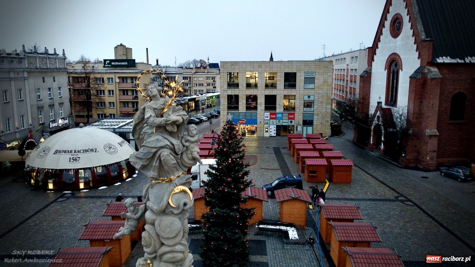 Zdjęcie w galerii na portalu naszraciborz.pl: Racibórz gotowy na jarmark. Tak wygląda z lotu ptaka [FOTO] wiadomości z regionu