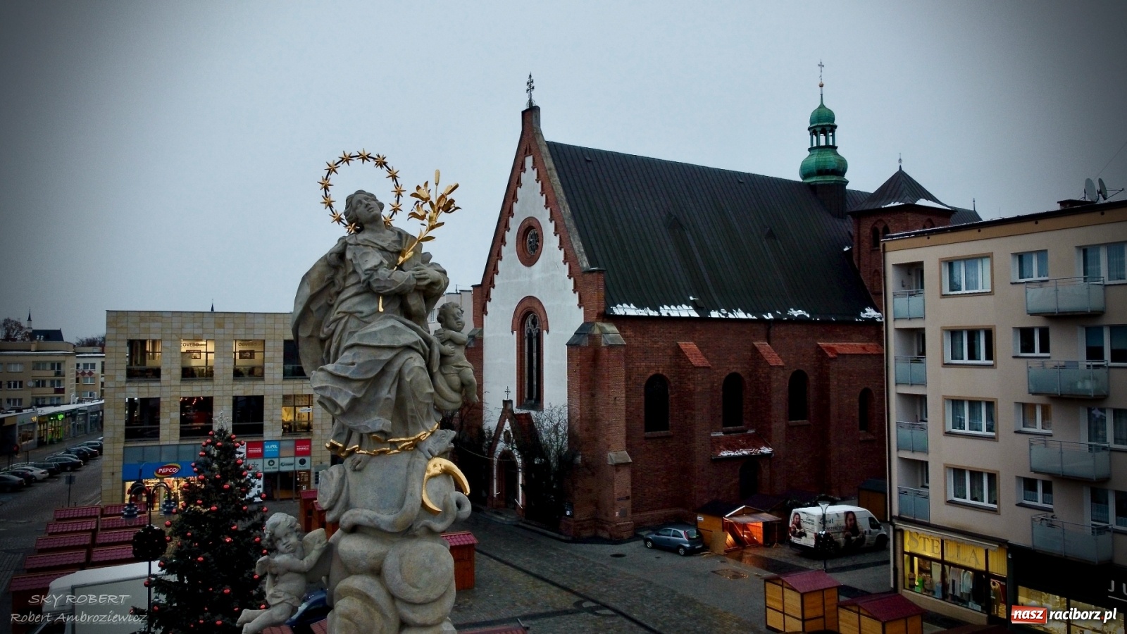 Zdjęcie w galerii na portalu naszraciborz.pl: Racibórz gotowy na jarmark. Tak wygląda z lotu ptaka [FOTO] wiadomości z regionu