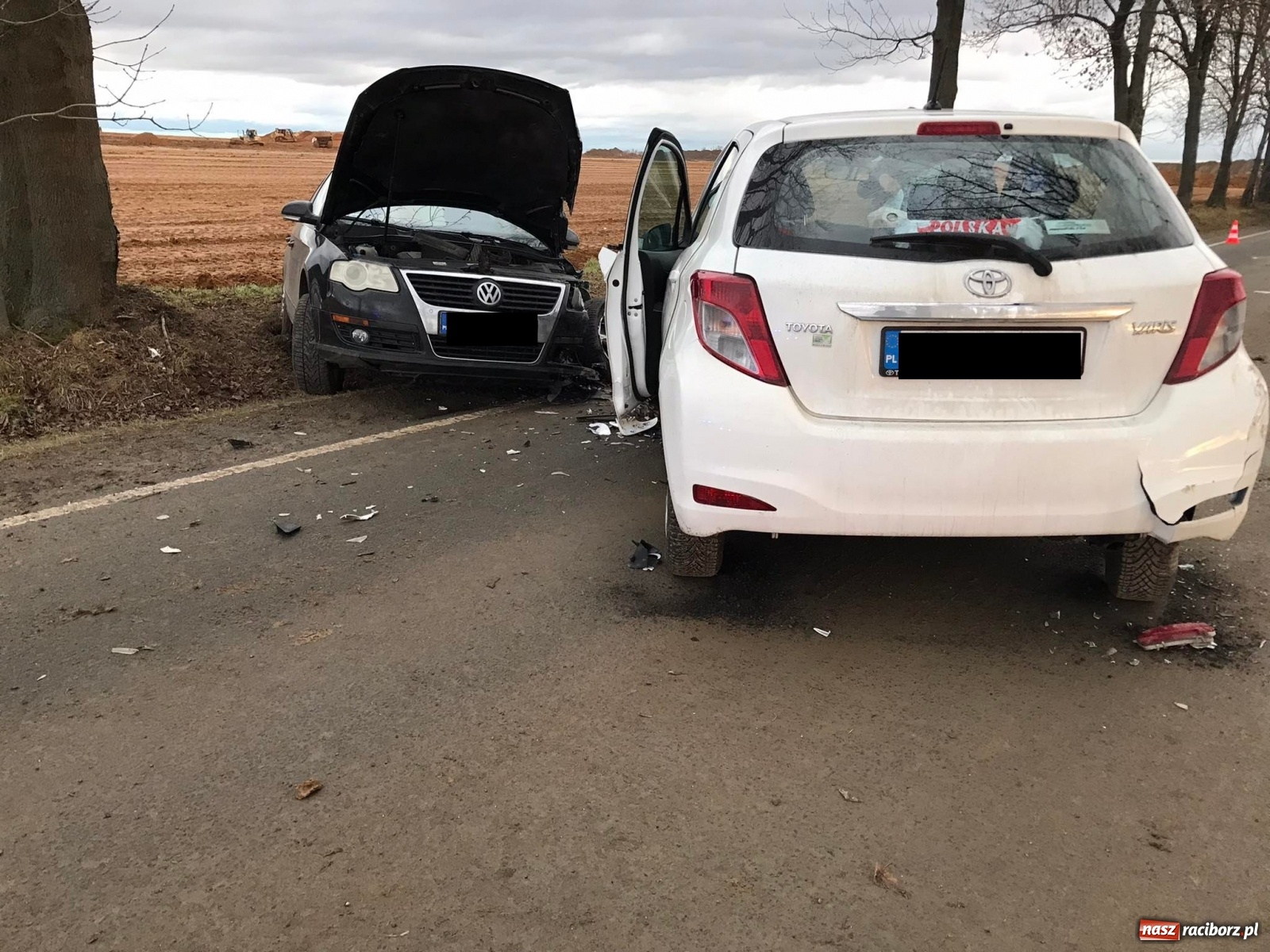 Zdjęcie w galerii na portalu naszraciborz.pl: Czołowe zderzenie w Kornicach. Trzy osoby w szpitalu wiadomości z regionu