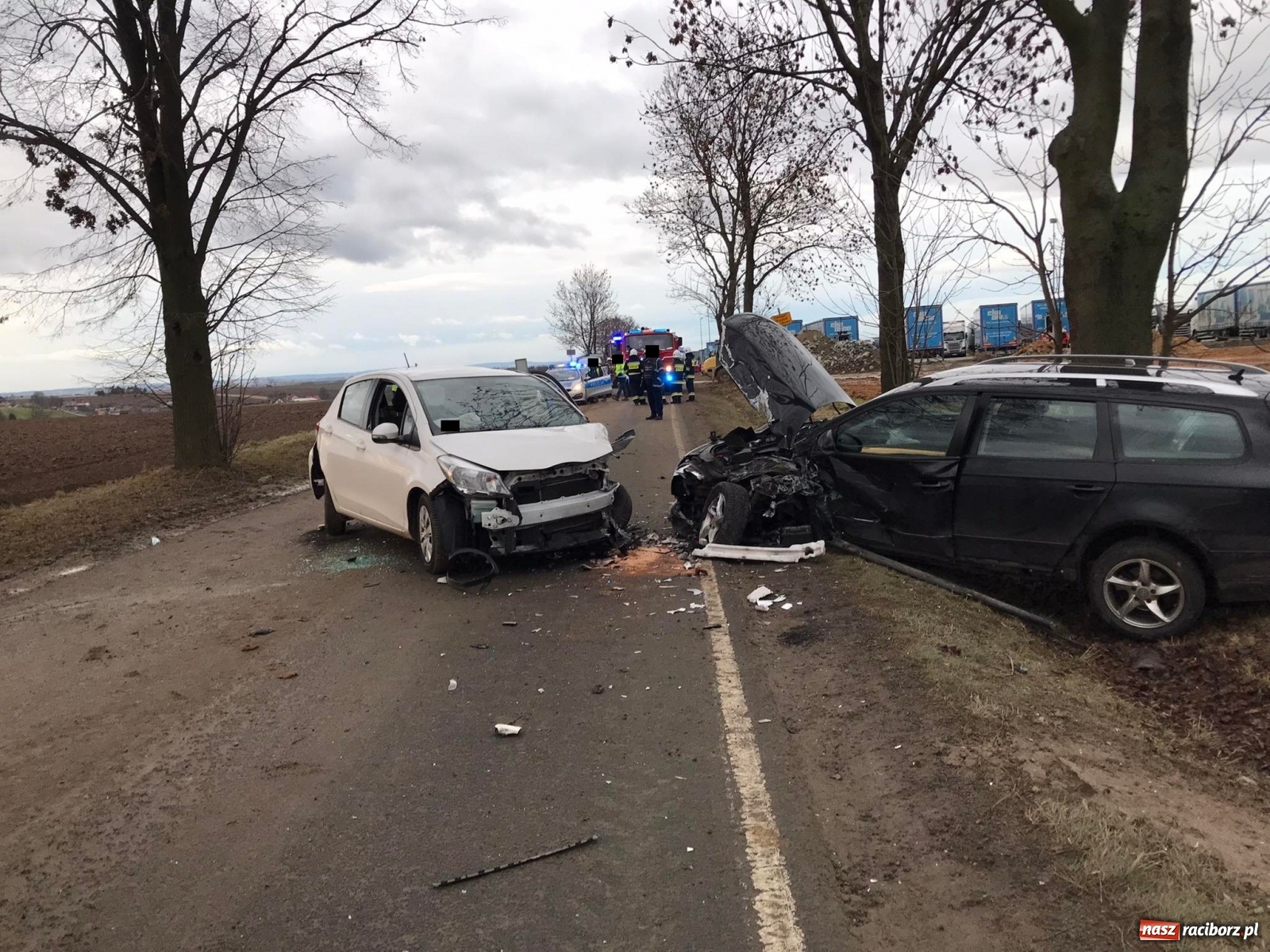 Zdjęcie w galerii na portalu naszraciborz.pl: Czołowe zderzenie w Kornicach. Trzy osoby w szpitalu wiadomości z regionu