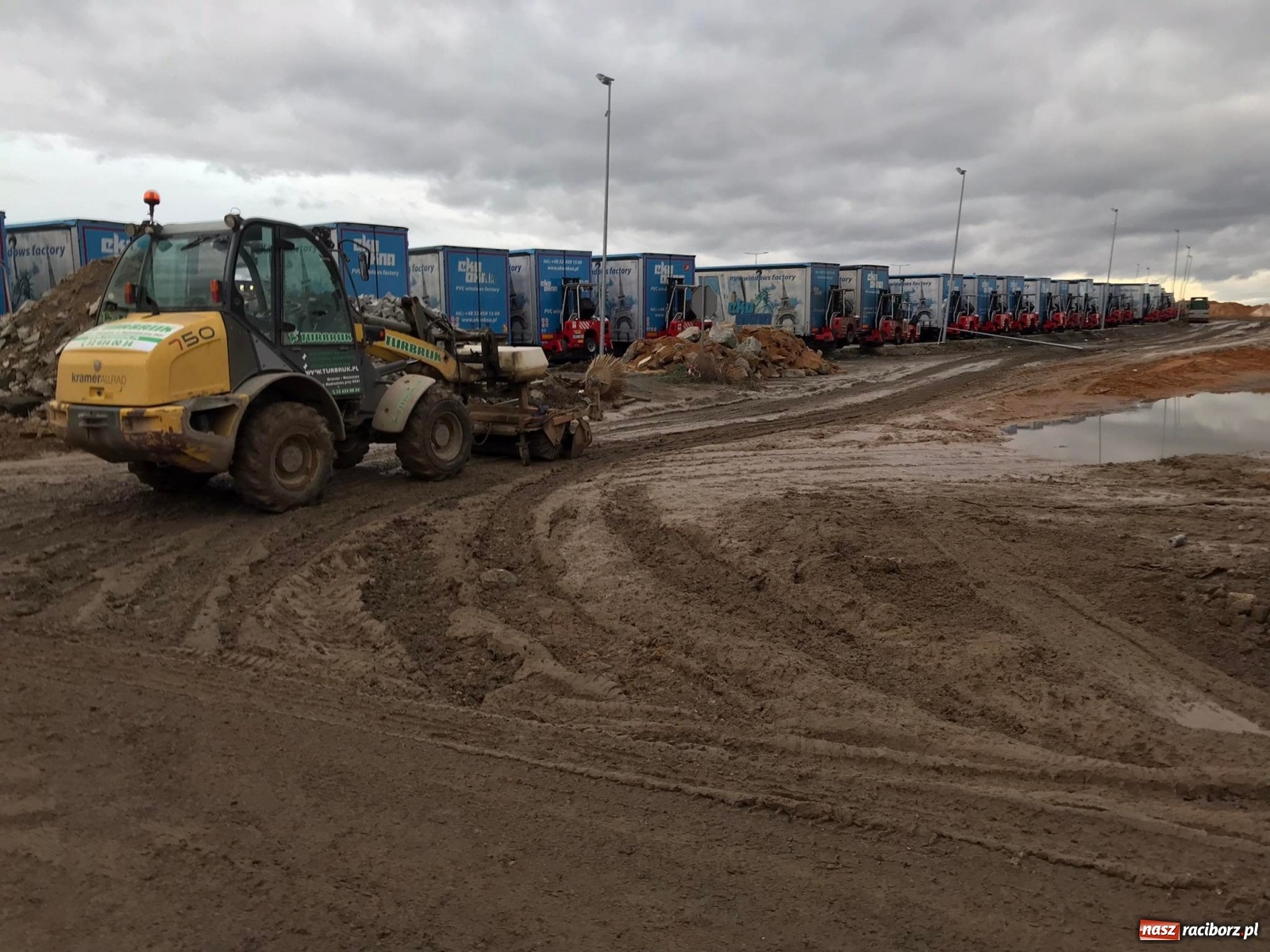 Zdjęcie w galerii na portalu naszraciborz.pl: Czołowe zderzenie w Kornicach. Trzy osoby w szpitalu wiadomości z regionu