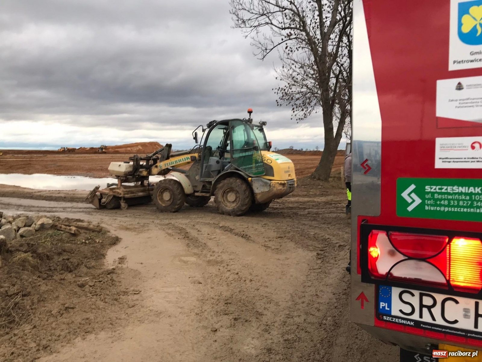 Zdjęcie w galerii na portalu naszraciborz.pl: Czołowe zderzenie w Kornicach. Trzy osoby w szpitalu wiadomości z regionu