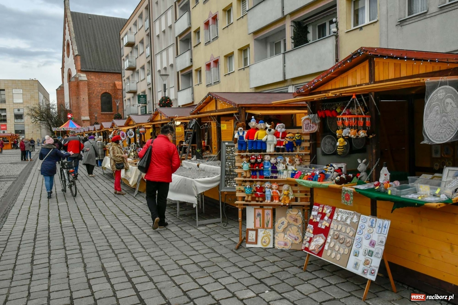 Zdjęcie w galerii na portalu naszraciborz.pl: Na słodko i śląską nutę. Ruszył raciborski jarmark [FOTO i WIDEO] wiadomości z regionu