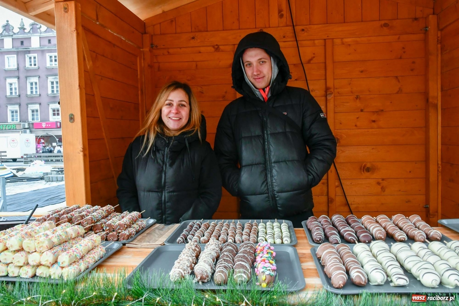 Zdjęcie w galerii na portalu naszraciborz.pl: Na słodko i śląską nutę. Ruszył raciborski jarmark [FOTO i WIDEO] wiadomości z regionu