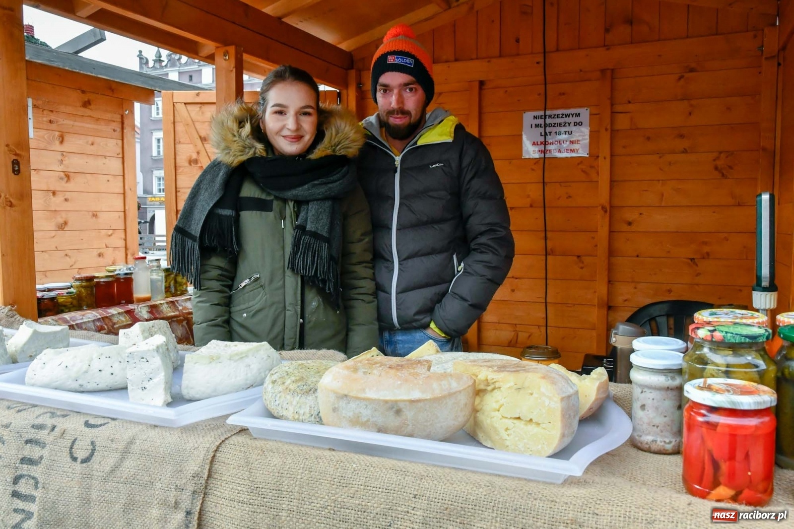 Zdjęcie w galerii na portalu naszraciborz.pl: Na słodko i śląską nutę. Ruszył raciborski jarmark [FOTO i WIDEO] wiadomości z regionu