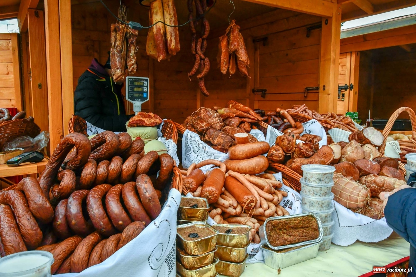 Zdjęcie w galerii na portalu naszraciborz.pl: Na słodko i śląską nutę. Ruszył raciborski jarmark [FOTO i WIDEO] wiadomości z regionu
