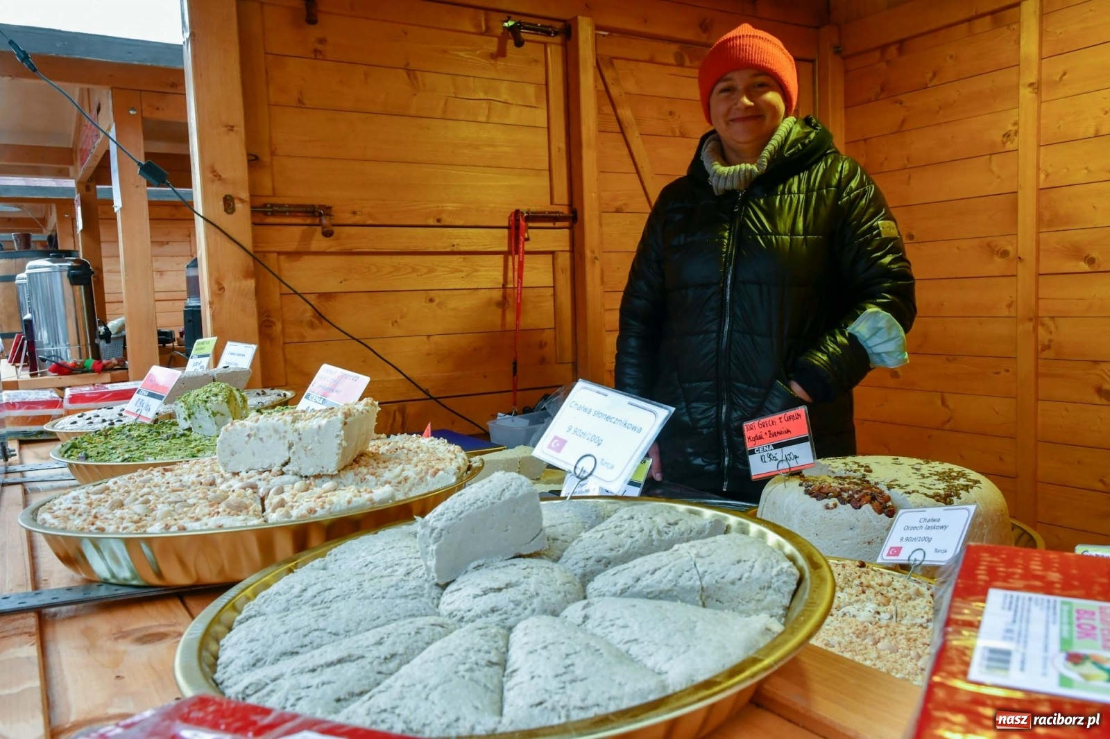 Zdjęcie w galerii na portalu naszraciborz.pl: Na słodko i śląską nutę. Ruszył raciborski jarmark [FOTO i WIDEO] wiadomości z regionu