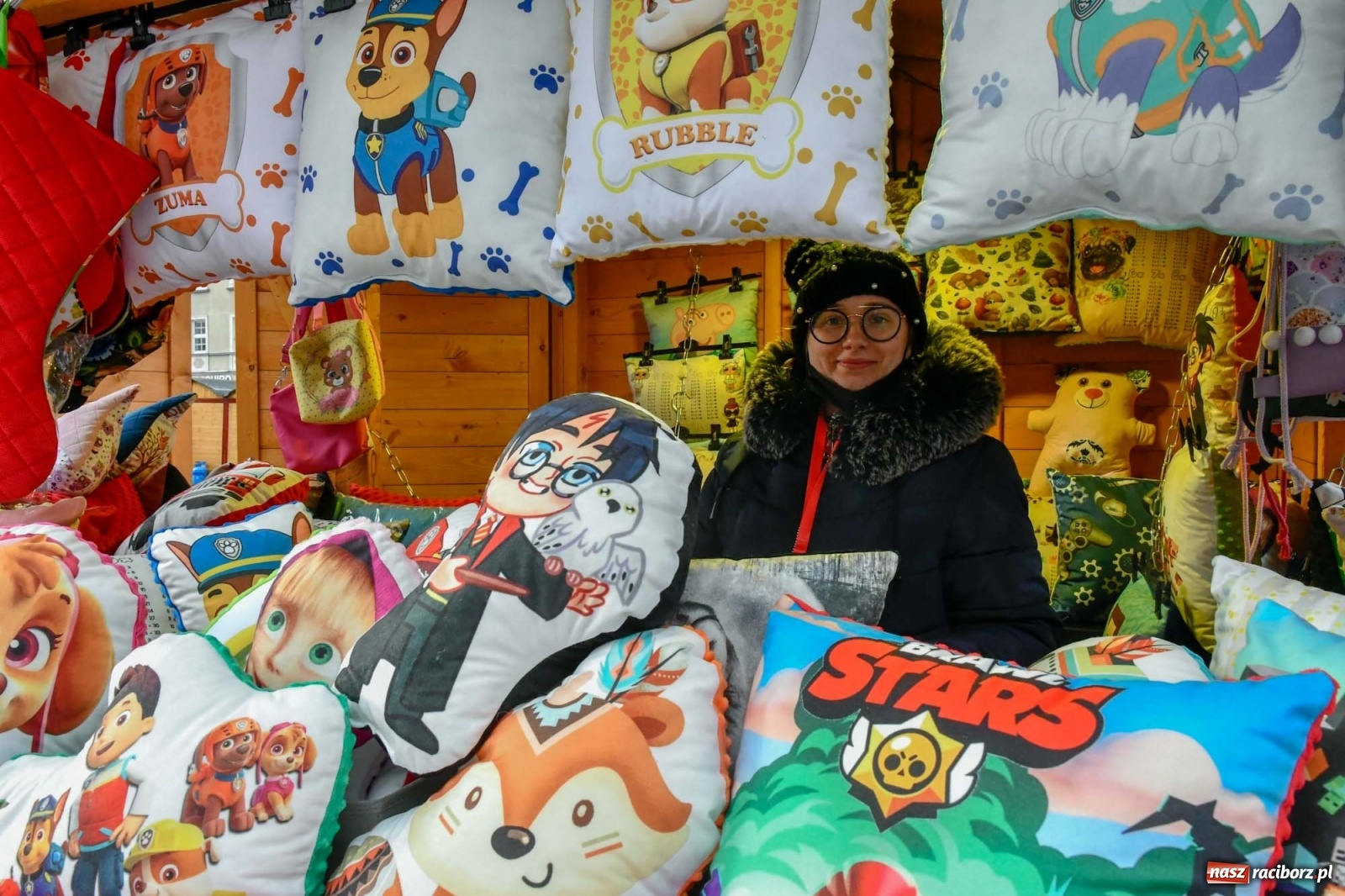 Zdjęcie w galerii na portalu naszraciborz.pl: Na słodko i śląską nutę. Ruszył raciborski jarmark [FOTO i WIDEO] wiadomości z regionu