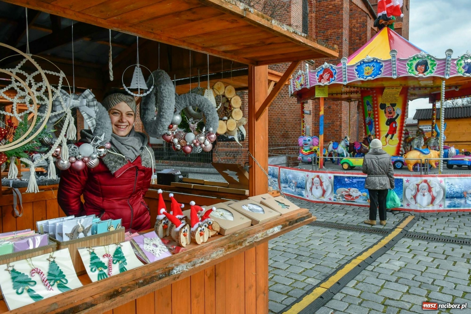 Zdjęcie w galerii na portalu naszraciborz.pl: Na słodko i śląską nutę. Ruszył raciborski jarmark [FOTO i WIDEO] wiadomości z regionu