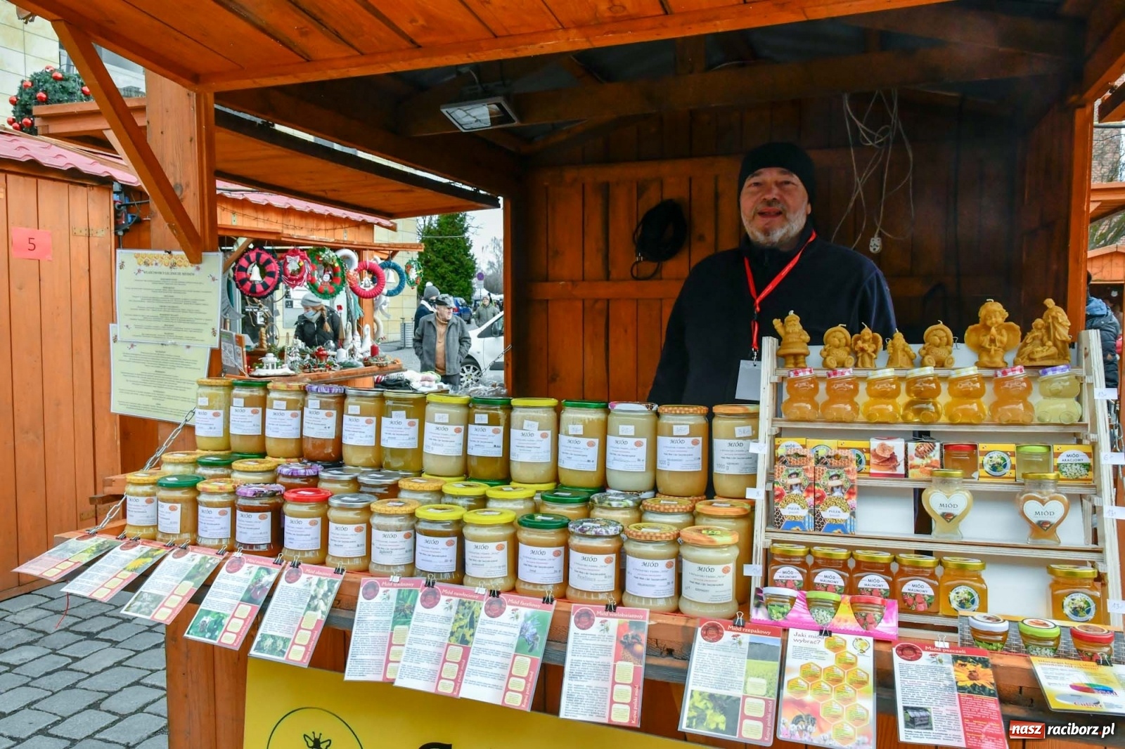 Zdjęcie w galerii na portalu naszraciborz.pl: Na słodko i śląską nutę. Ruszył raciborski jarmark [FOTO i WIDEO] wiadomości z regionu