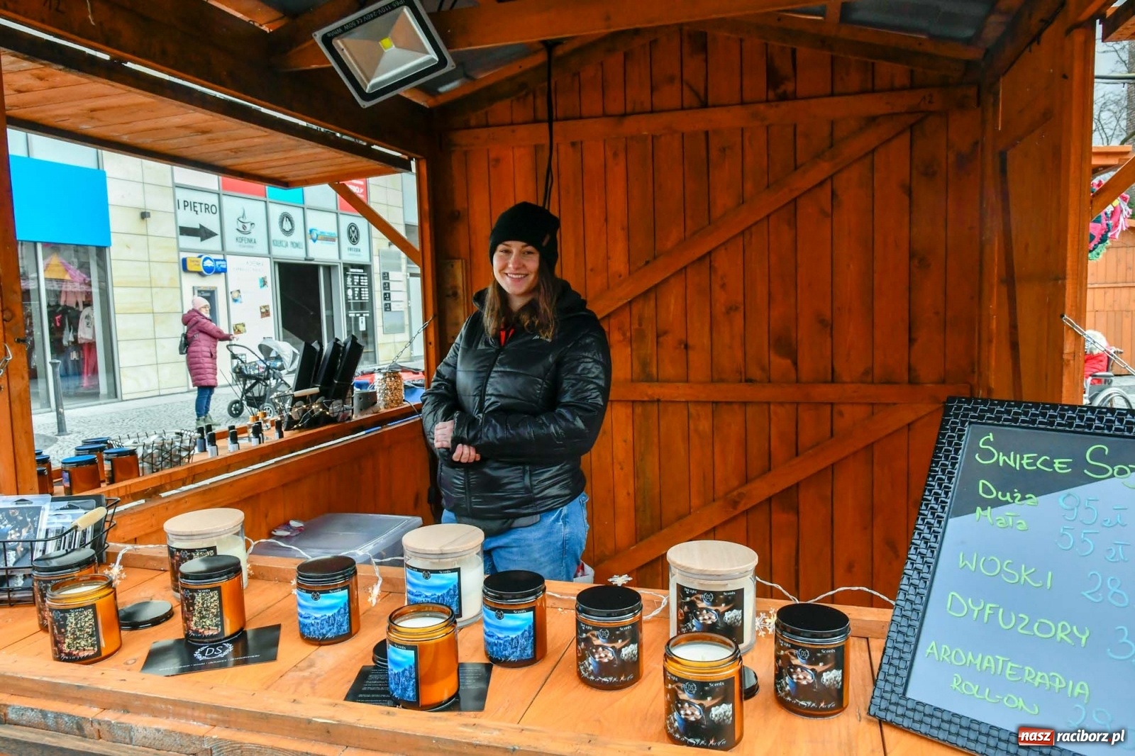 Zdjęcie w galerii na portalu naszraciborz.pl: Na słodko i śląską nutę. Ruszył raciborski jarmark [FOTO i WIDEO] wiadomości z regionu