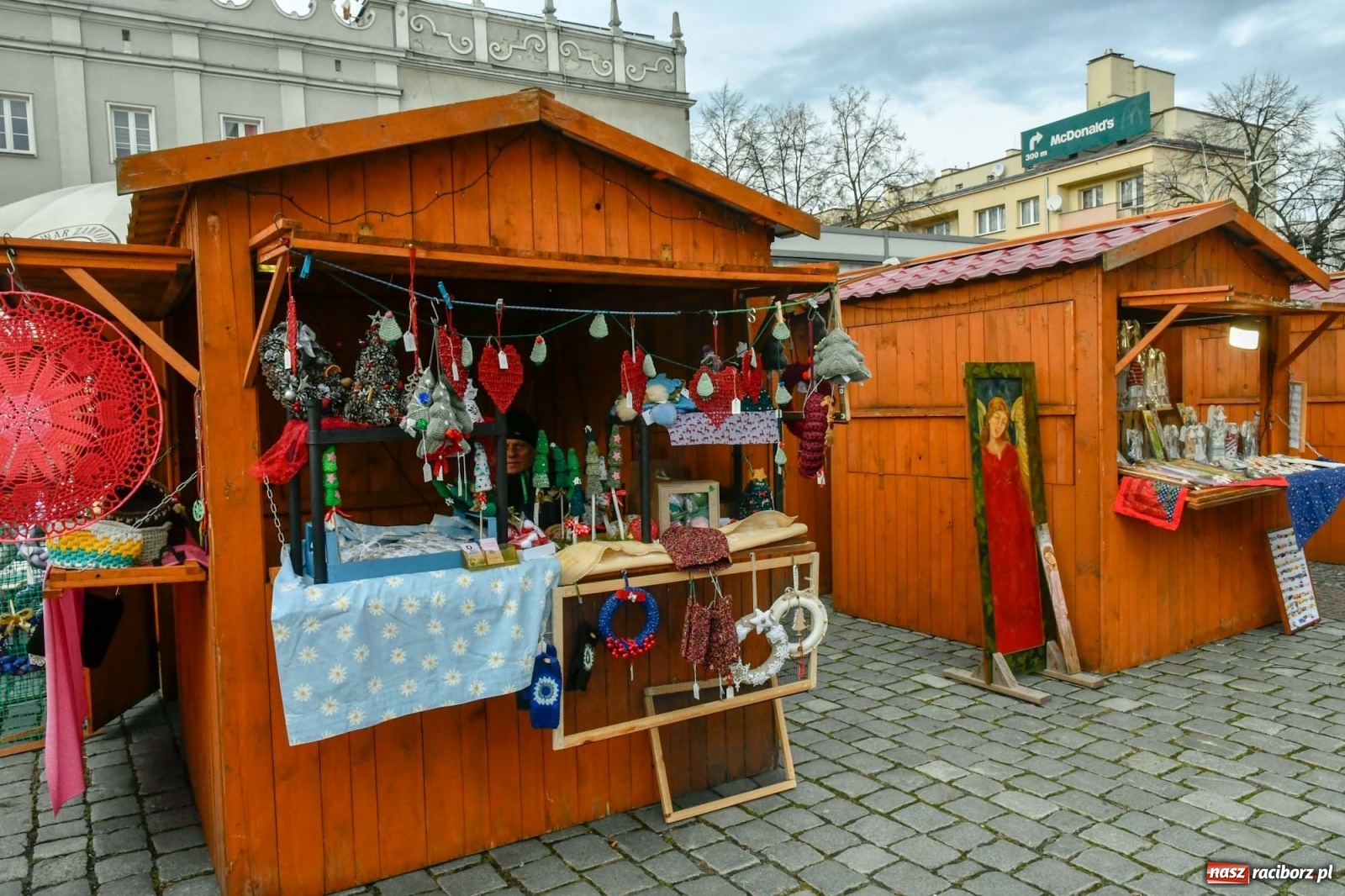 Zdjęcie w galerii na portalu naszraciborz.pl: Na słodko i śląską nutę. Ruszył raciborski jarmark [FOTO i WIDEO] wiadomości z regionu