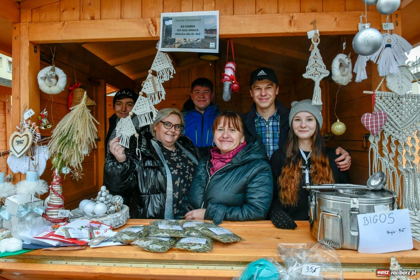 Zdjęcie w galerii na portalu naszraciborz.pl: Na słodko i śląską nutę. Ruszył raciborski jarmark [FOTO i WIDEO] wiadomości z regionu