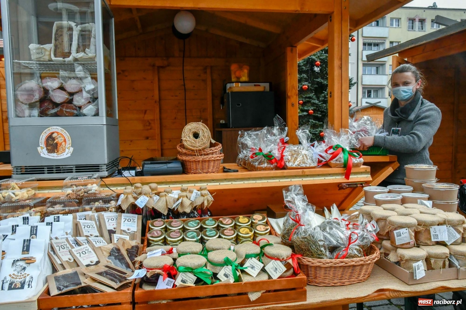 Zdjęcie w galerii na portalu naszraciborz.pl: Na słodko i śląską nutę. Ruszył raciborski jarmark [FOTO i WIDEO] wiadomości z regionu
