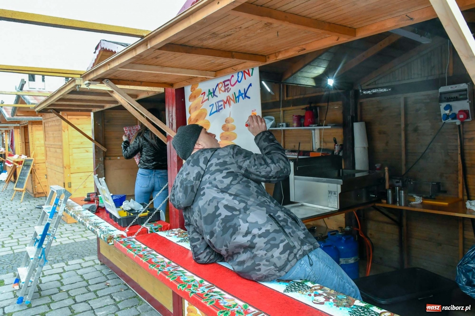 Zdjęcie w galerii na portalu naszraciborz.pl: Na słodko i śląską nutę. Ruszył raciborski jarmark [FOTO i WIDEO] wiadomości z regionu