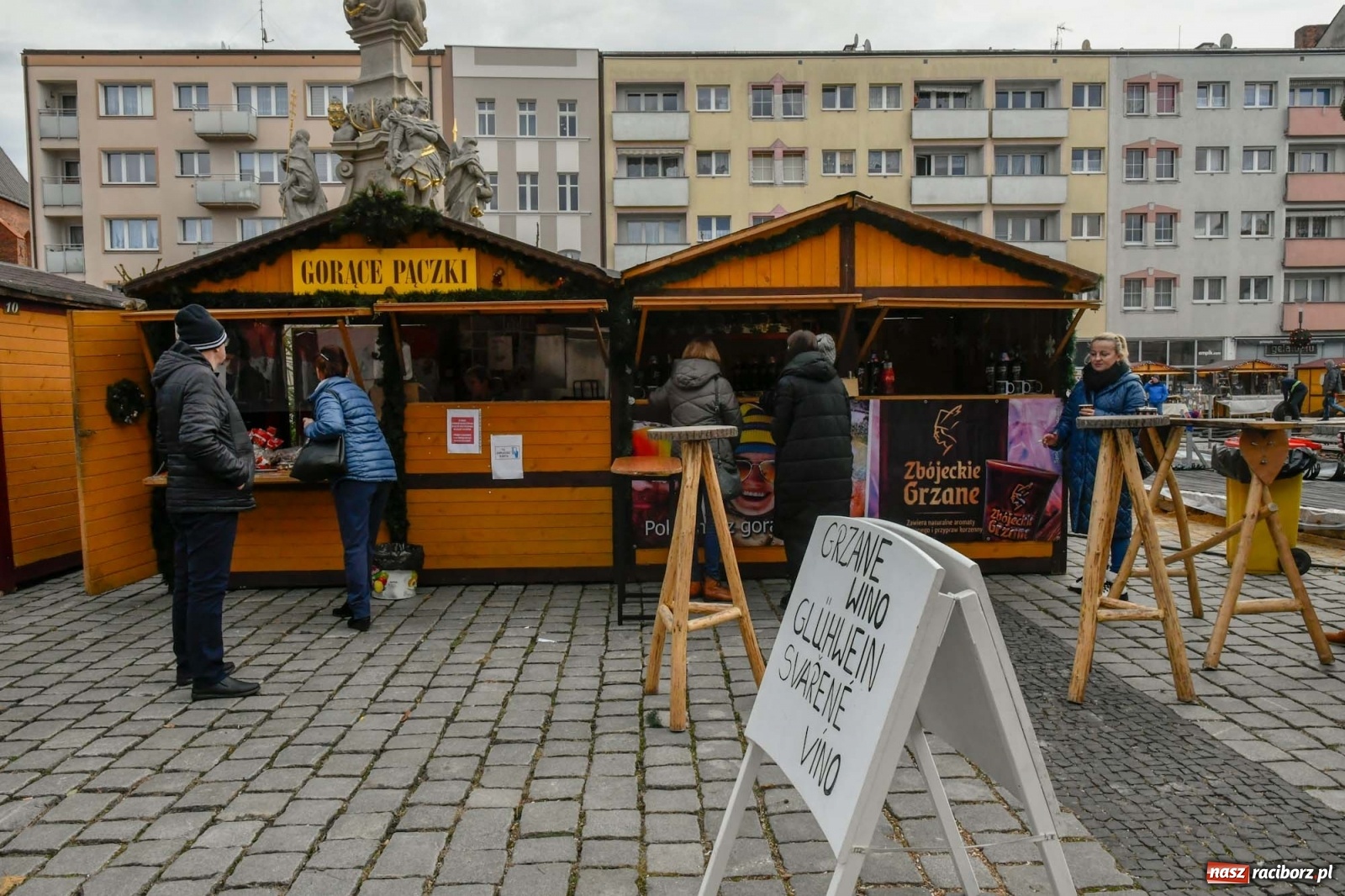 Zdjęcie w galerii na portalu naszraciborz.pl: Na słodko i śląską nutę. Ruszył raciborski jarmark [FOTO i WIDEO] wiadomości z regionu