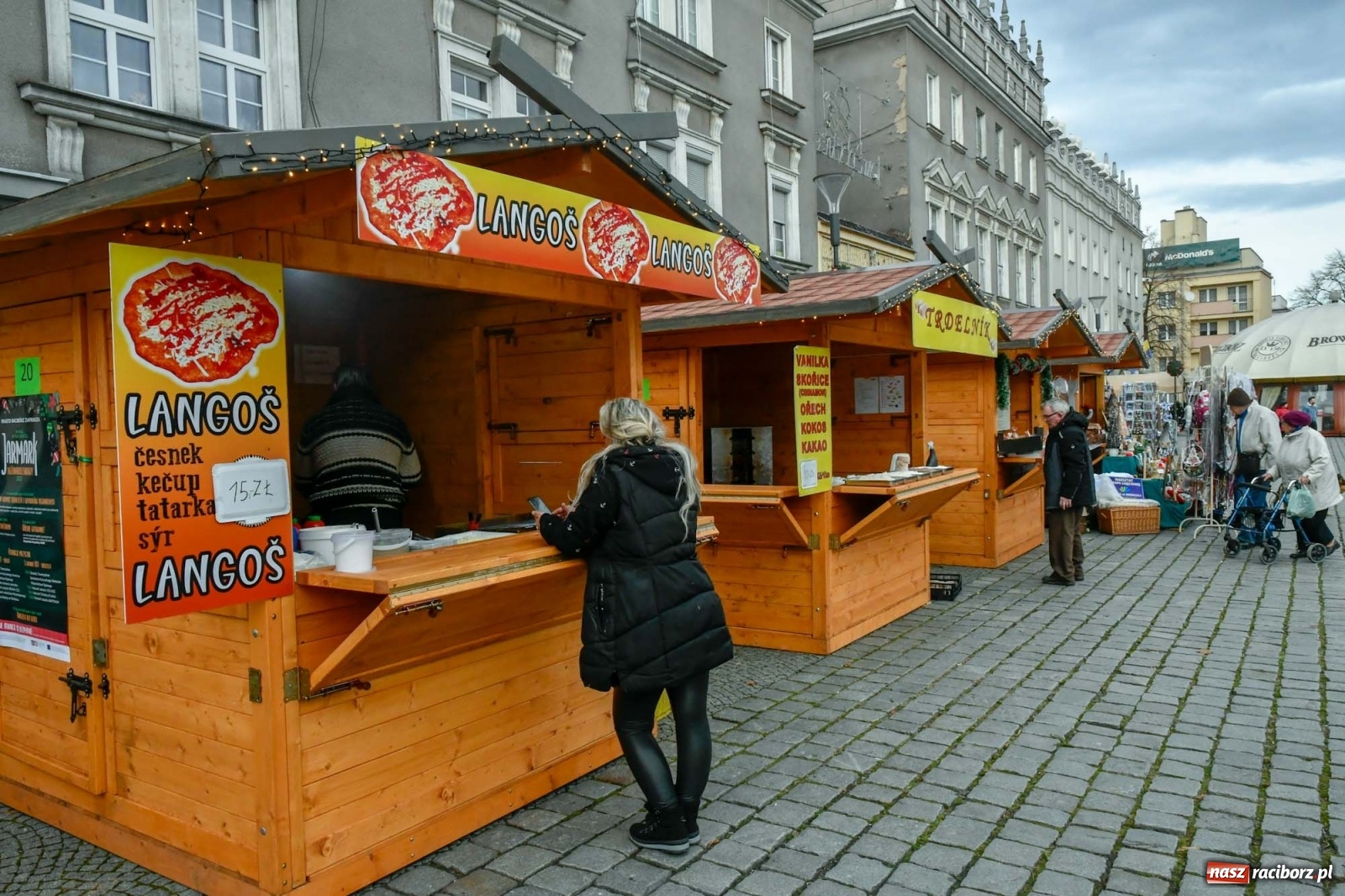 Zdjęcie w galerii na portalu naszraciborz.pl: Na słodko i śląską nutę. Ruszył raciborski jarmark [FOTO i WIDEO] wiadomości z regionu