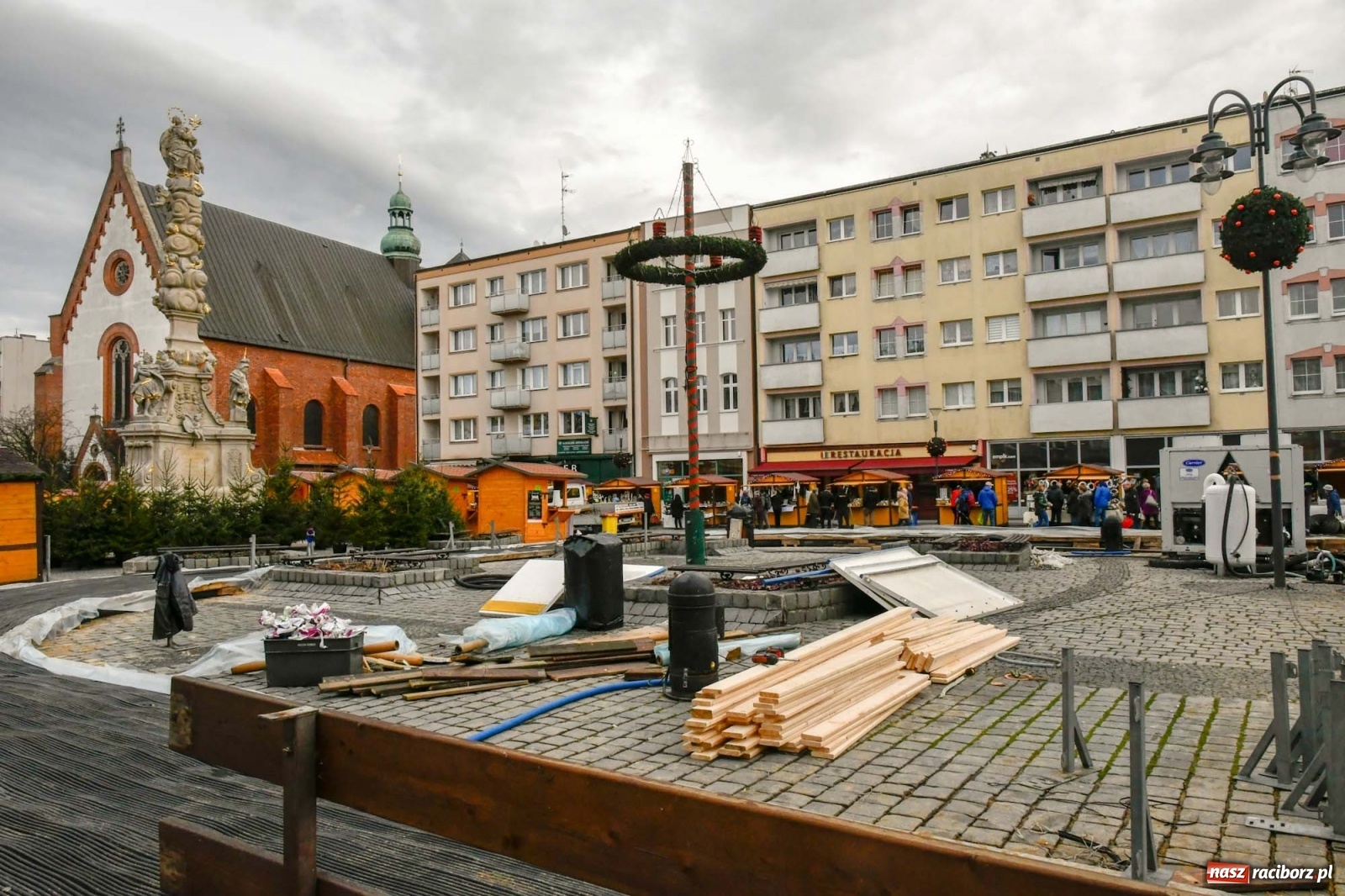 Zdjęcie w galerii na portalu naszraciborz.pl: Na słodko i śląską nutę. Ruszył raciborski jarmark [FOTO i WIDEO] wiadomości z regionu