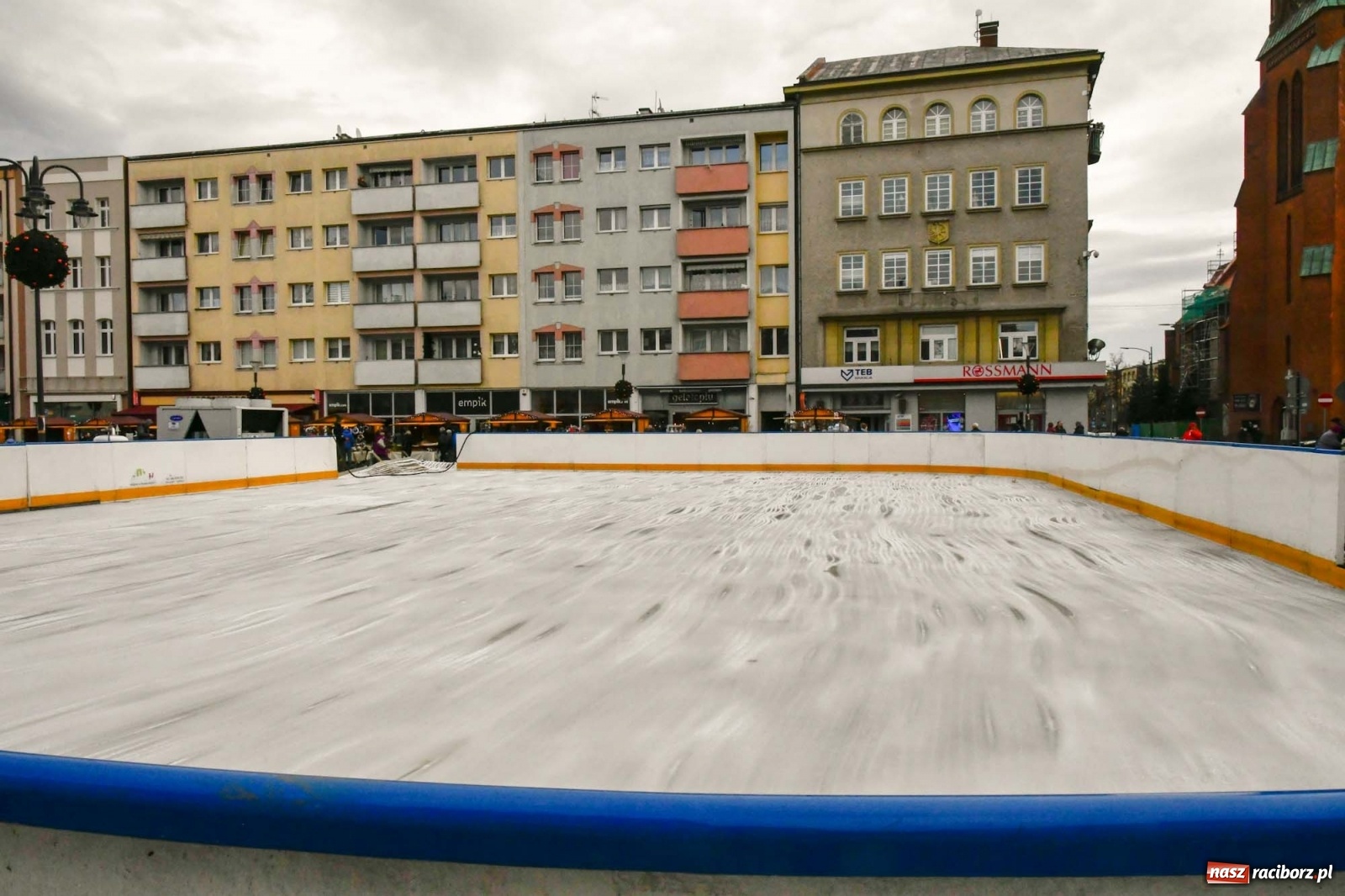 Zdjęcie w galerii na portalu naszraciborz.pl: Na słodko i śląską nutę. Ruszył raciborski jarmark [FOTO i WIDEO] wiadomości z regionu