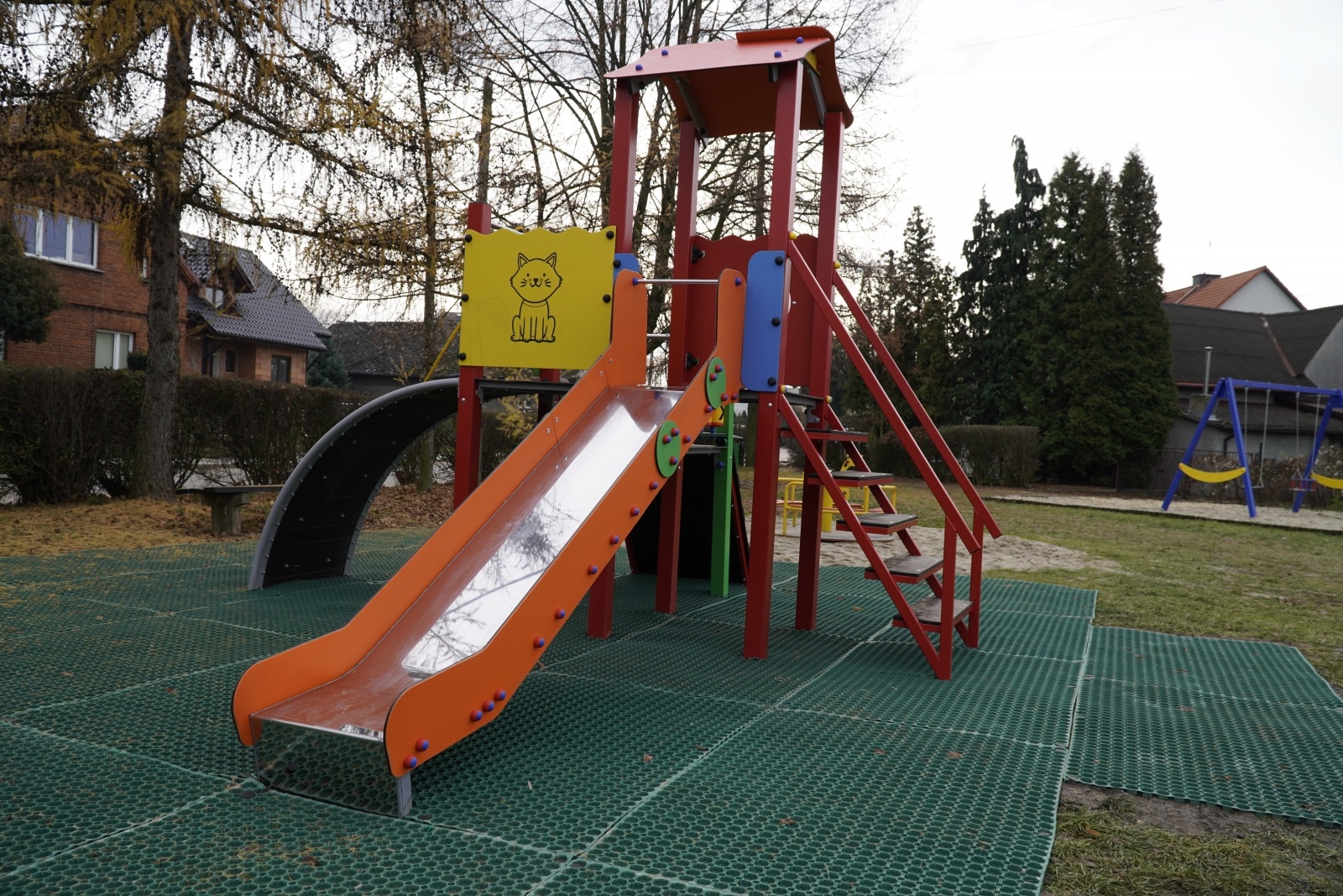 Zdjęcie w galerii na portalu naszraciborz.pl: Kolejne place zabaw w Raciborzu doposażone wiadomości z regionu