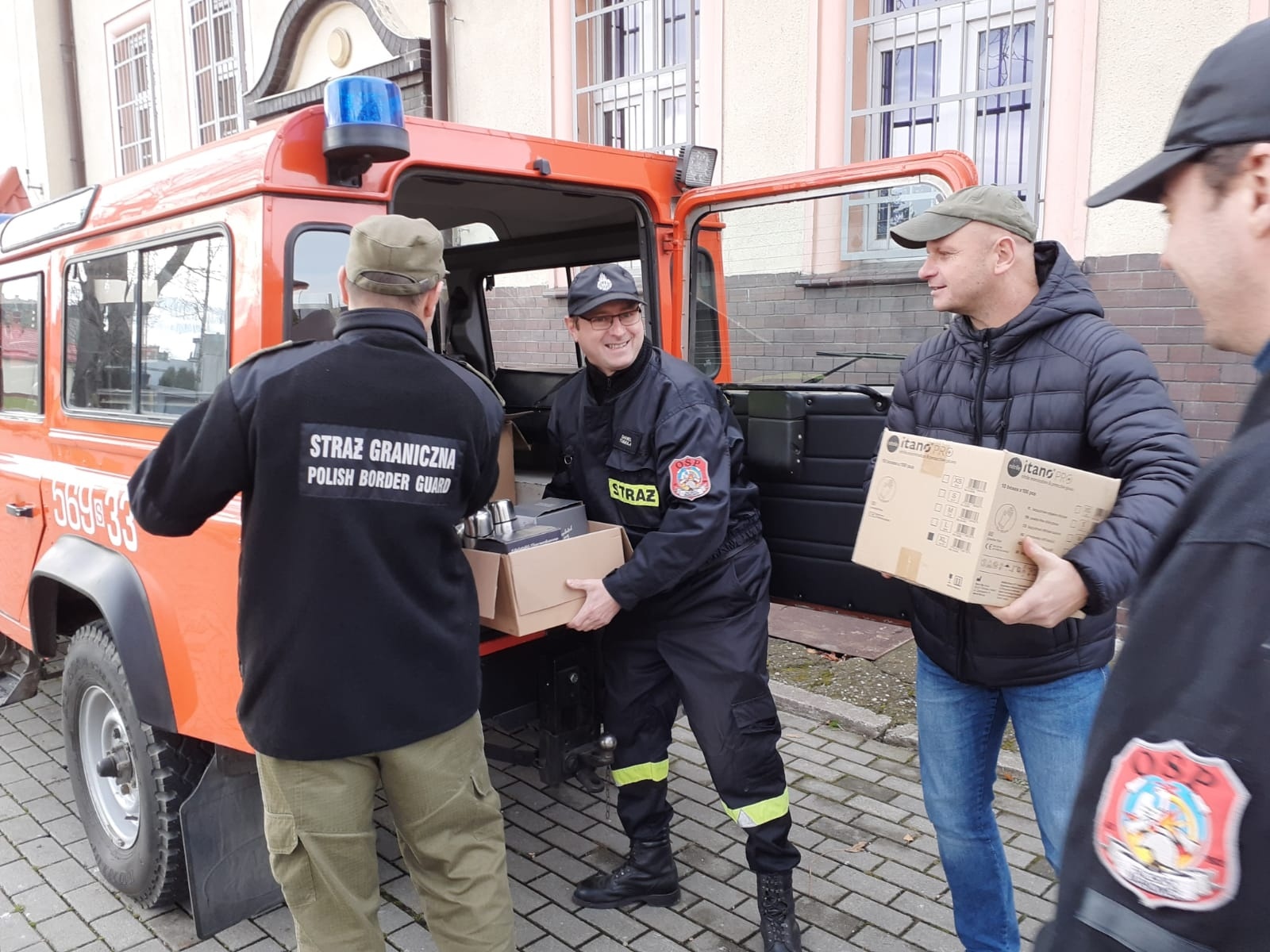 Zdjęcie w galerii na portalu naszraciborz.pl: Kubki termiczne i termosy z Raciborza trafią na granicę wiadomości z regionu