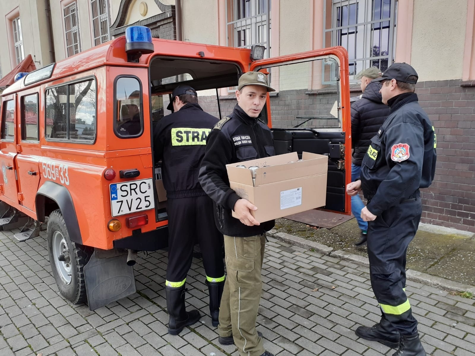 Zdjęcie w galerii na portalu naszraciborz.pl: Kubki termiczne i termosy z Raciborza trafią na granicę wiadomości z regionu