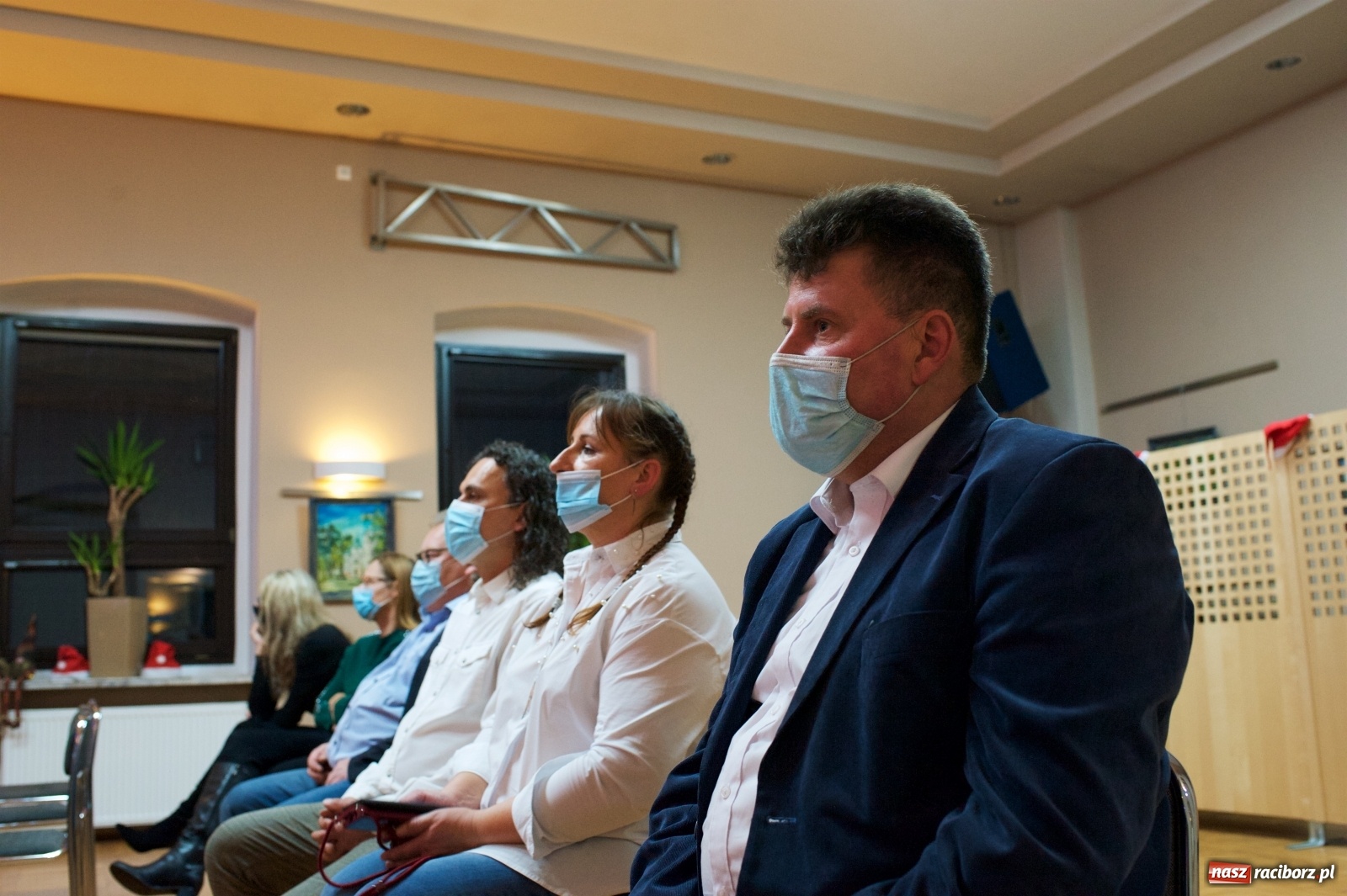 Zdjęcie w galerii na portalu naszraciborz.pl: Mikołajkowe spotkanie w DFK Tworków wiadomości z regionu