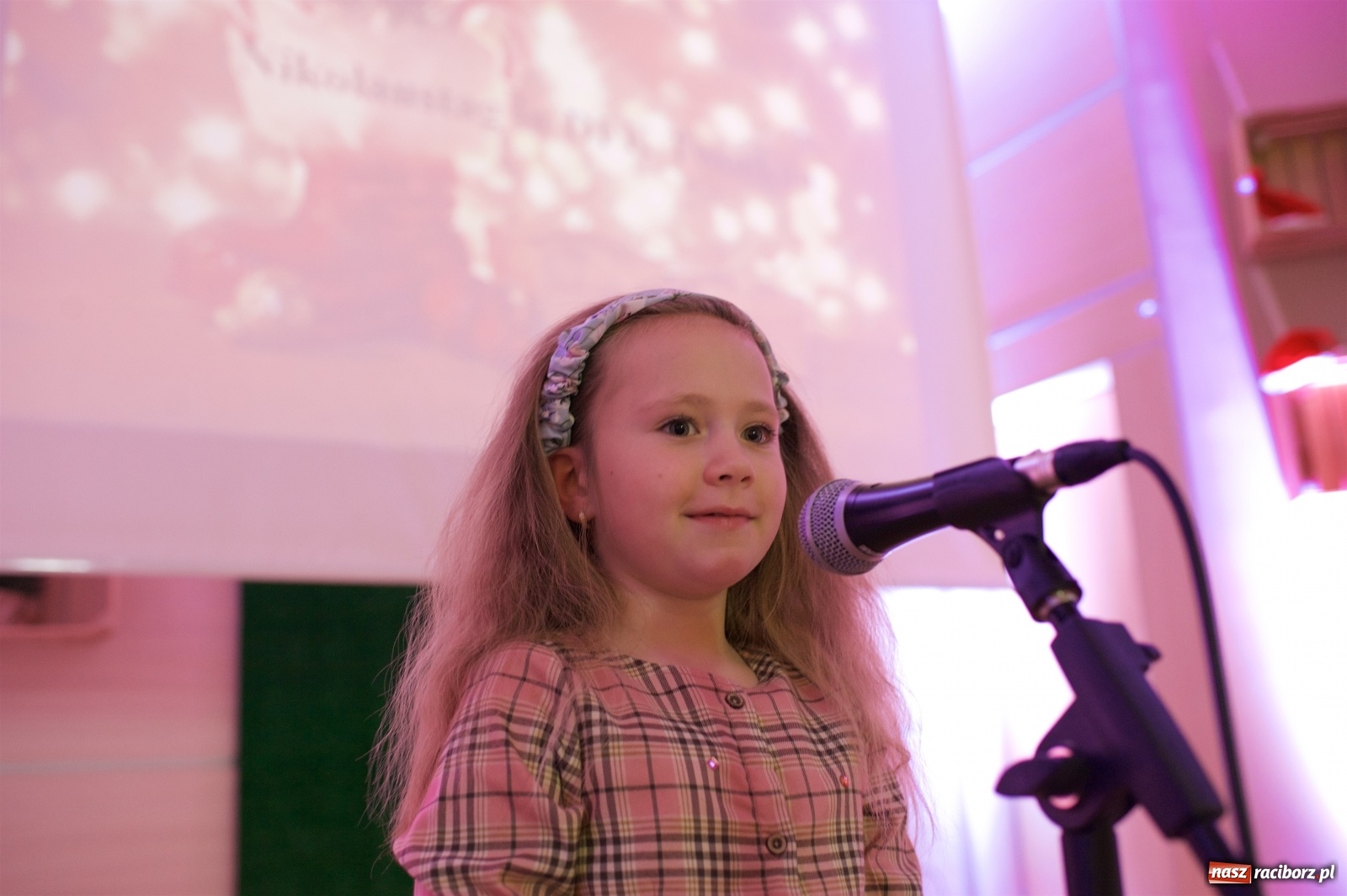 Zdjęcie w galerii na portalu naszraciborz.pl: Mikołajkowe spotkanie w DFK Tworków wiadomości z regionu