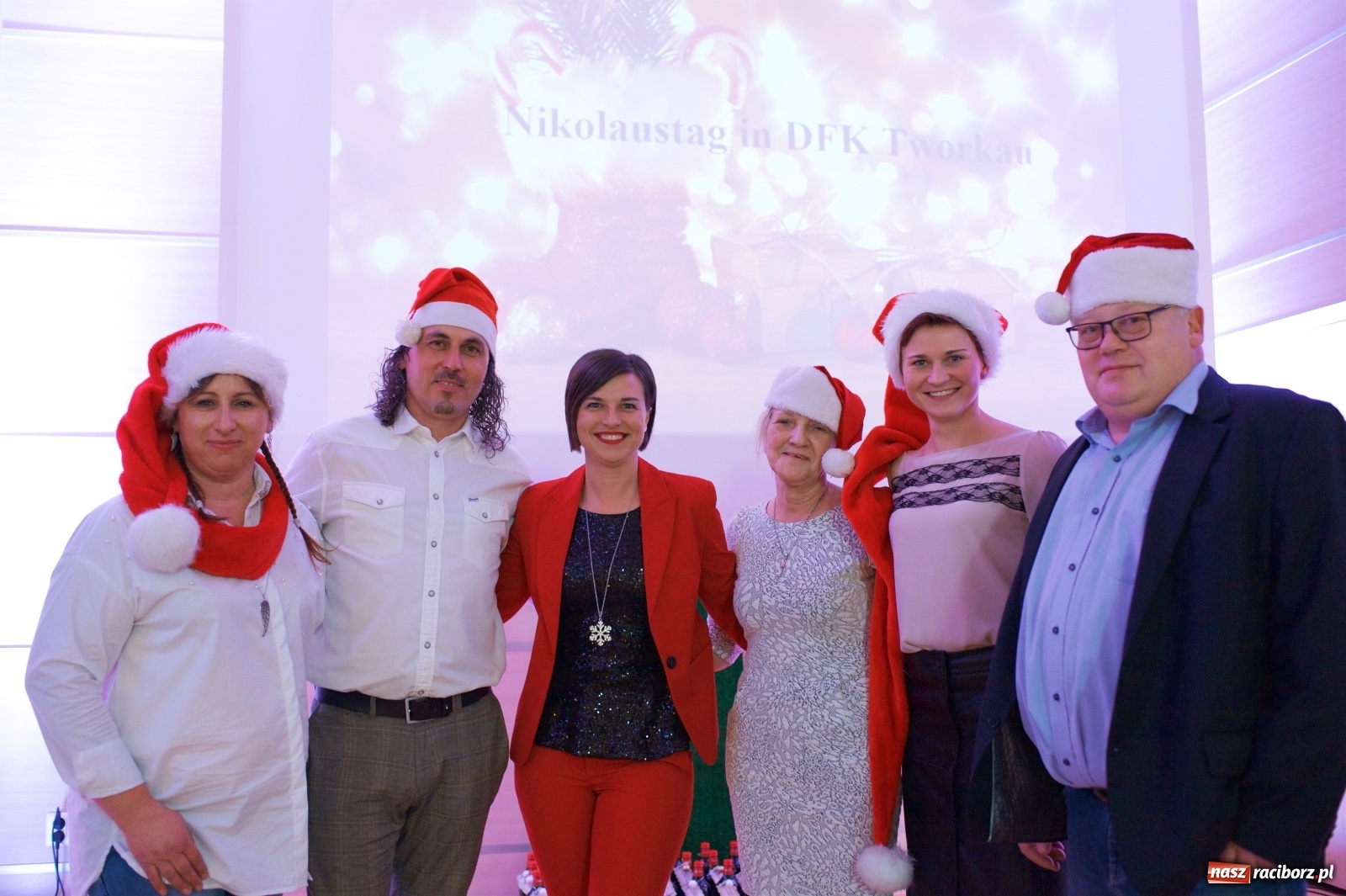 Zdjęcie w galerii na portalu naszraciborz.pl: Mikołajkowe spotkanie w DFK Tworków wiadomości z regionu