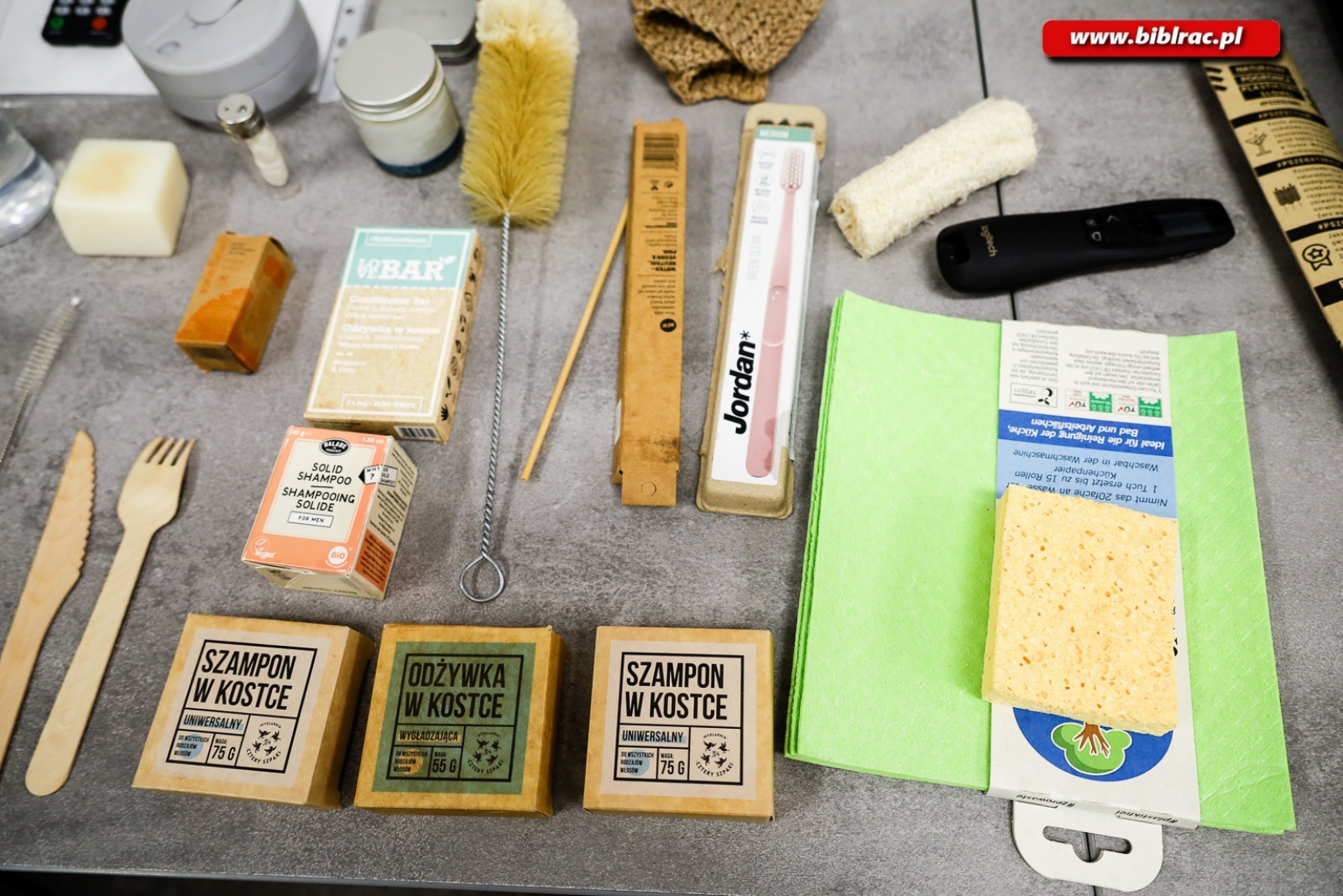 Zdjęcie w galerii na portalu naszraciborz.pl: Eko ozdoby. Warsztaty z Anną Jaklewicz w raciborskiej bibliotece [FOTO] wiadomości z regionu