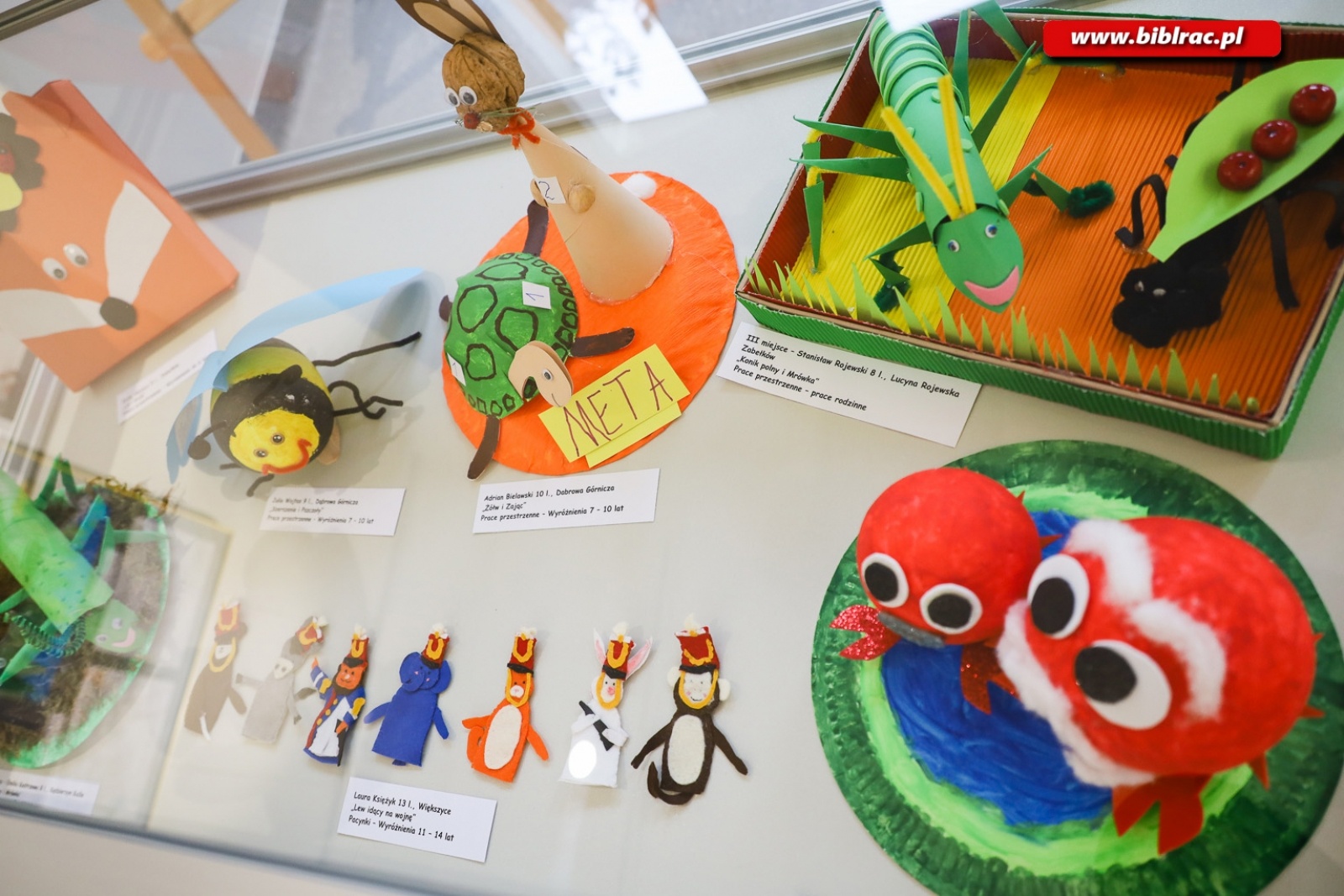 Zdjęcie w galerii na portalu naszraciborz.pl: W raciborskiej bibliotece rozdano nagrody w ogólnopolskim konkursie plastycznym wiadomości z regionu