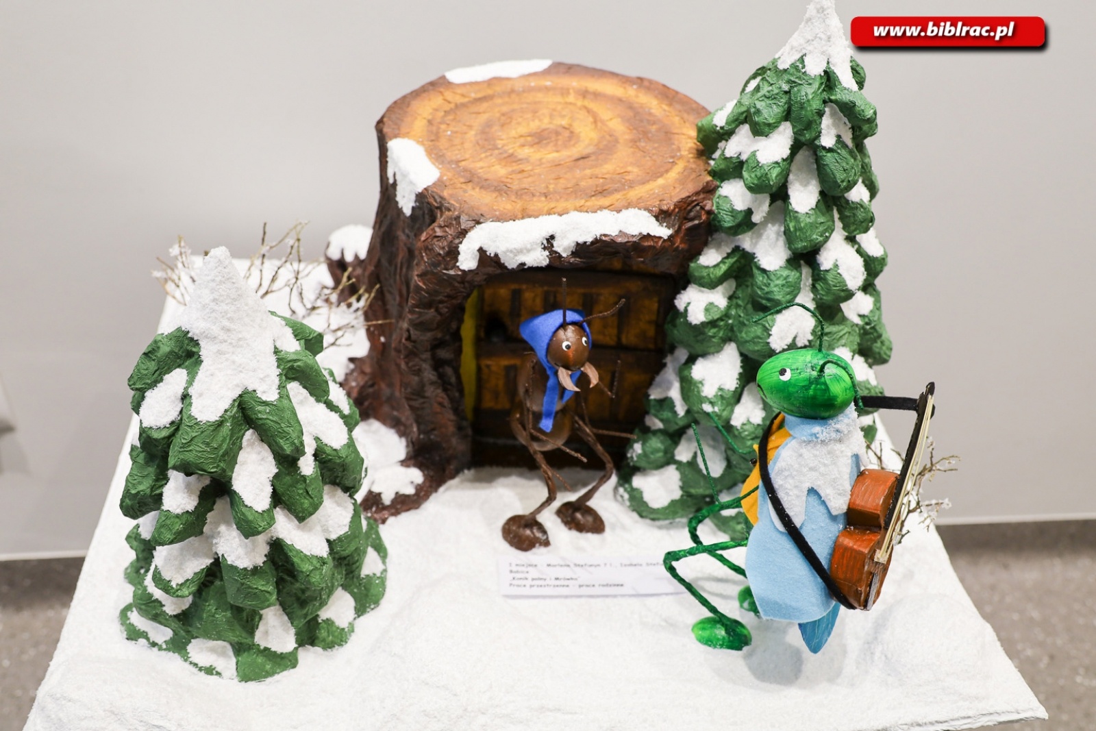 Zdjęcie w galerii na portalu naszraciborz.pl: W raciborskiej bibliotece rozdano nagrody w ogólnopolskim konkursie plastycznym wiadomości z regionu