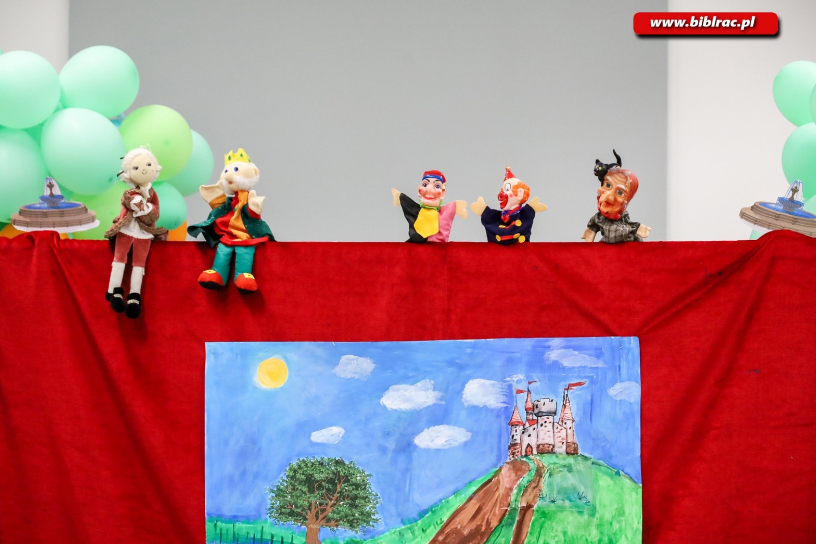 Zdjęcie w galerii na portalu naszraciborz.pl: W raciborskiej bibliotece rozdano nagrody w ogólnopolskim konkursie plastycznym wiadomości z regionu