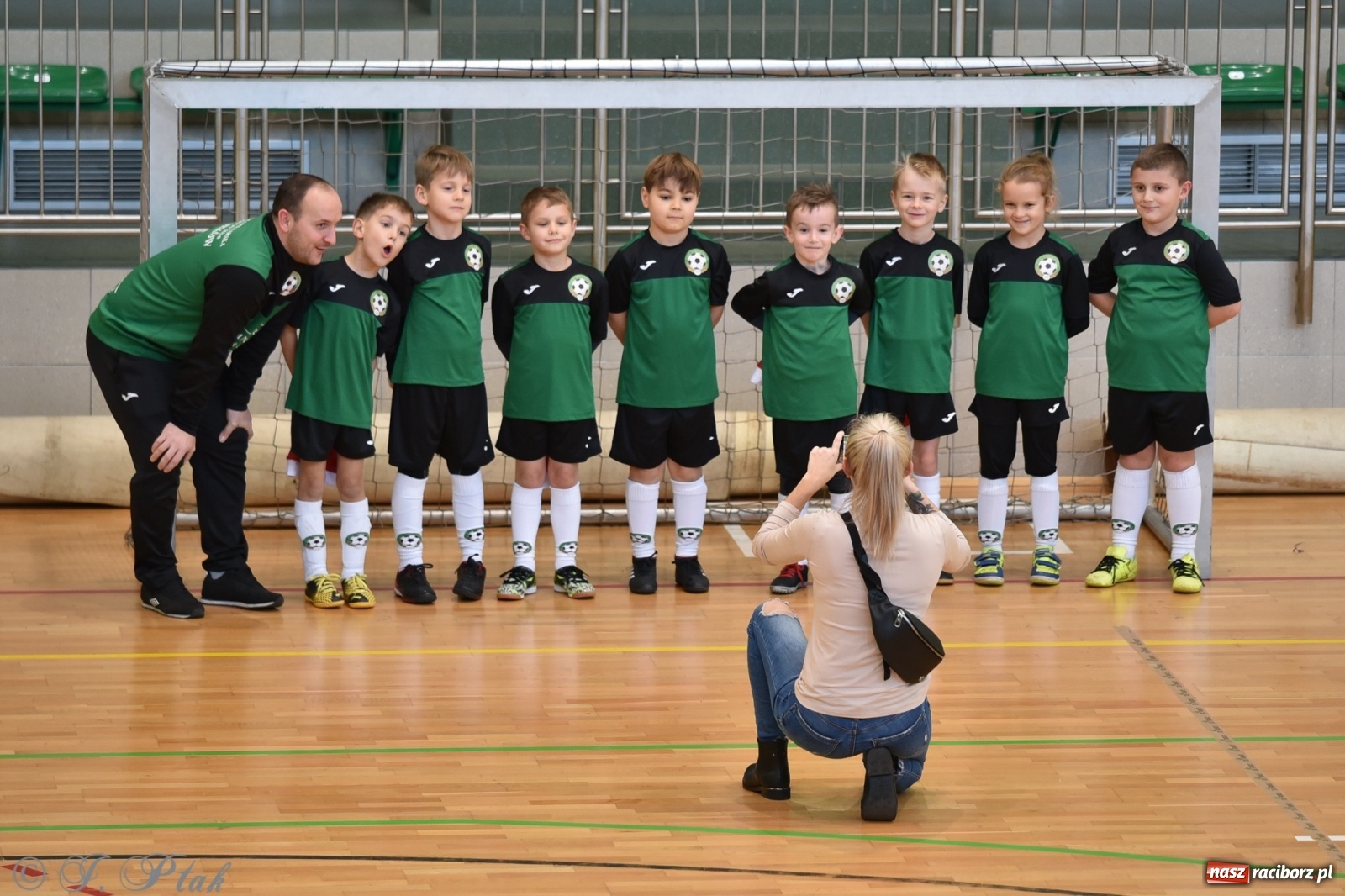 Zdjęcie w galerii na portalu naszraciborz.pl: Mikołajkowy turniej piłkarski w Arenie Rafako [FOTO i WIDEO] wiadomości z regionu