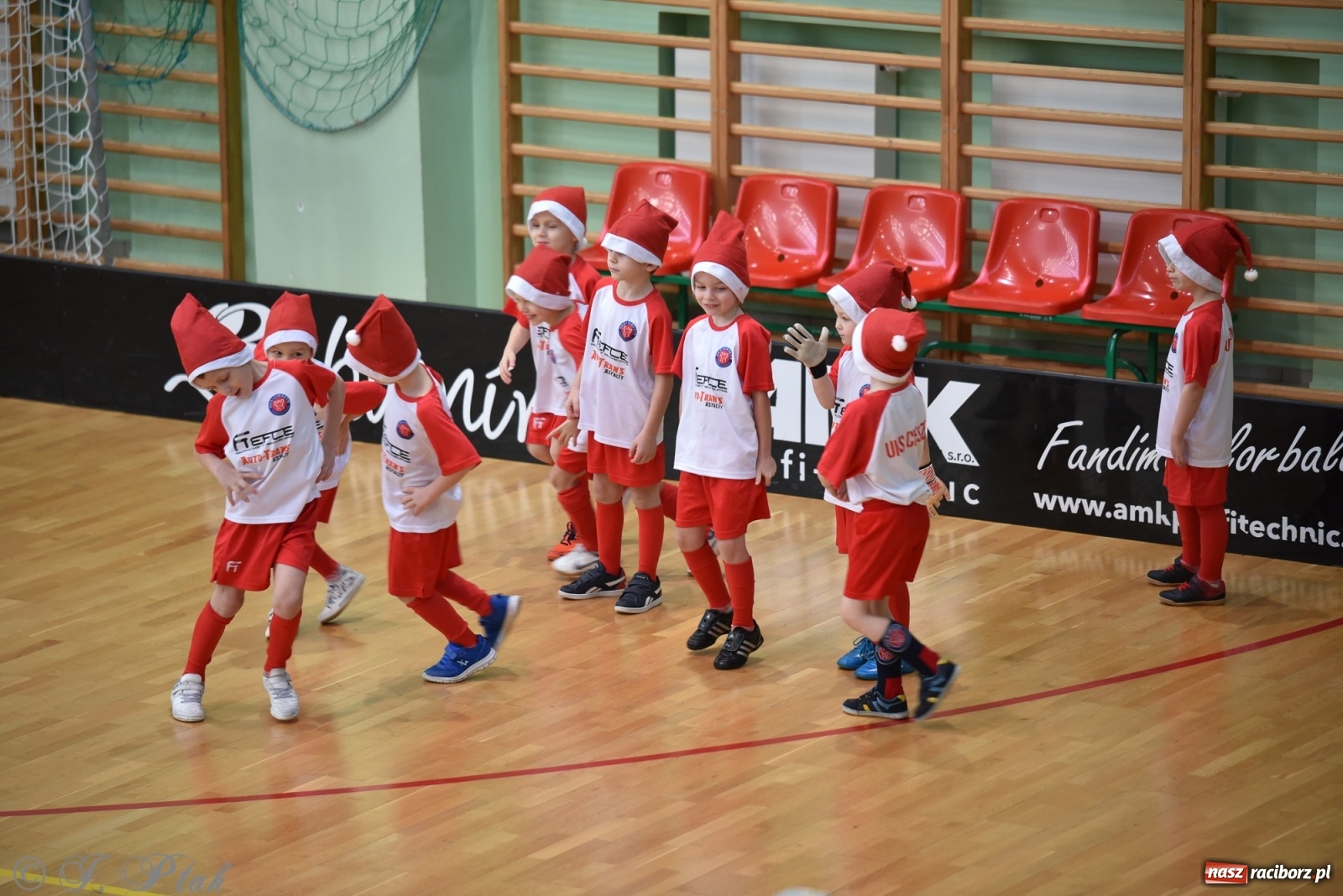 Zdjęcie w galerii na portalu naszraciborz.pl: Mikołajkowy turniej piłkarski w Arenie Rafako [FOTO i WIDEO] wiadomości z regionu