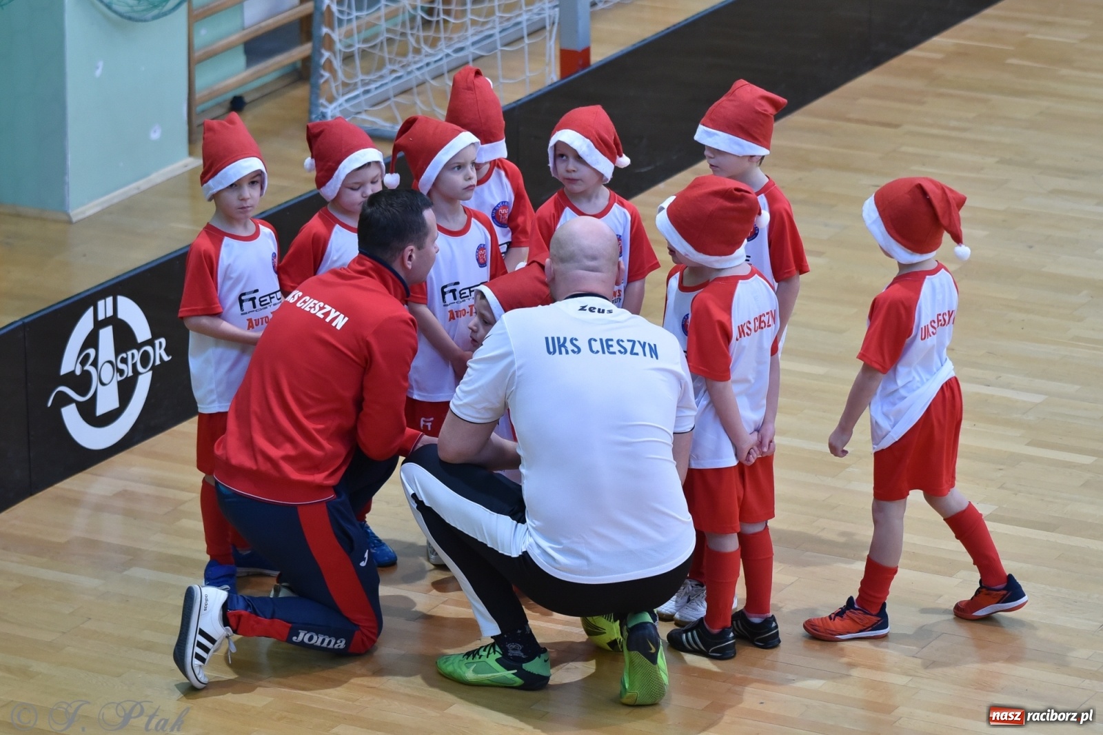 Zdjęcie w galerii na portalu naszraciborz.pl: Mikołajkowy turniej piłkarski w Arenie Rafako [FOTO i WIDEO] wiadomości z regionu