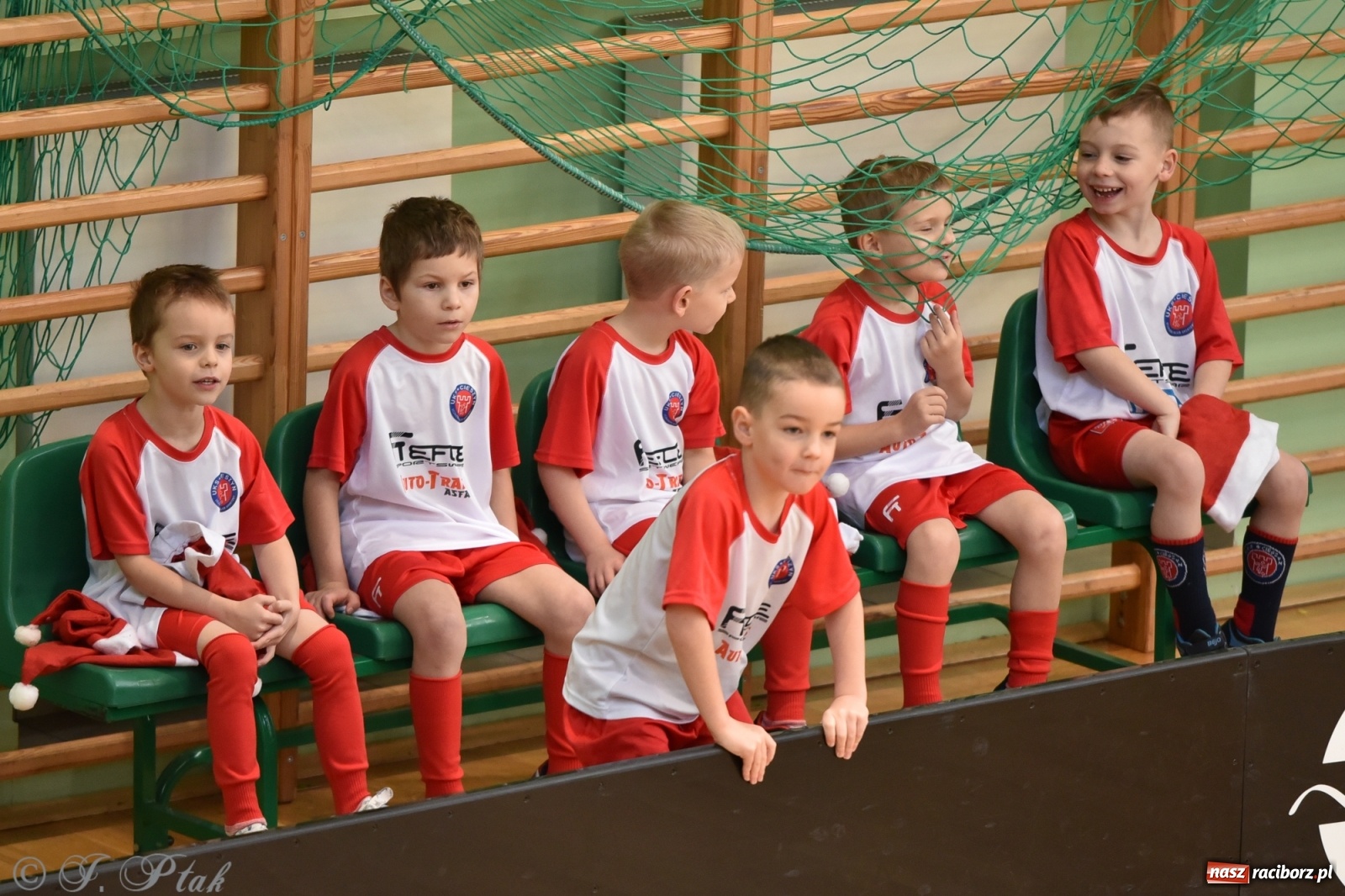 Zdjęcie w galerii na portalu naszraciborz.pl: Mikołajkowy turniej piłkarski w Arenie Rafako [FOTO i WIDEO] wiadomości z regionu