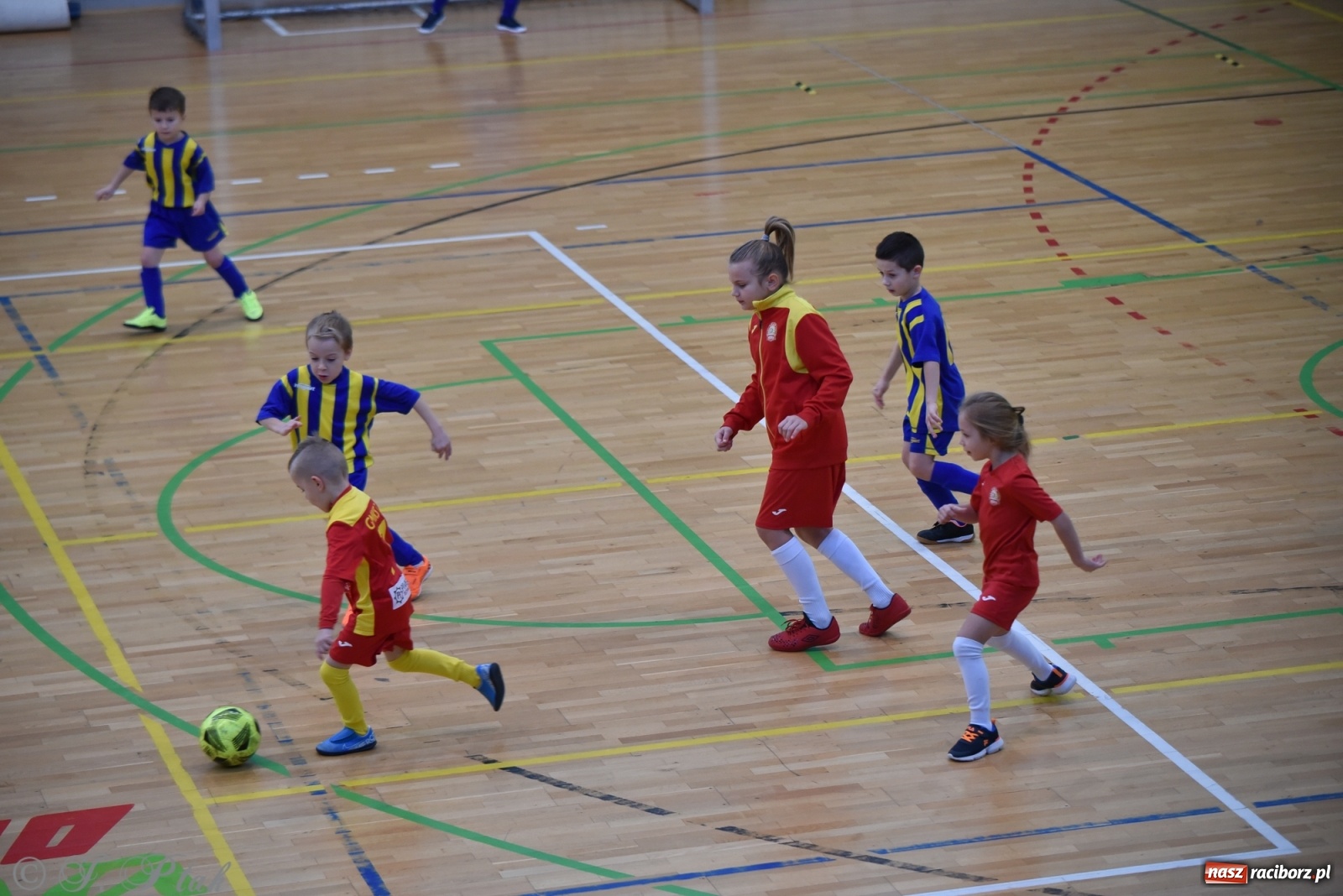 Zdjęcie w galerii na portalu naszraciborz.pl: Mikołajkowy turniej piłkarski w Arenie Rafako [FOTO i WIDEO] wiadomości z regionu