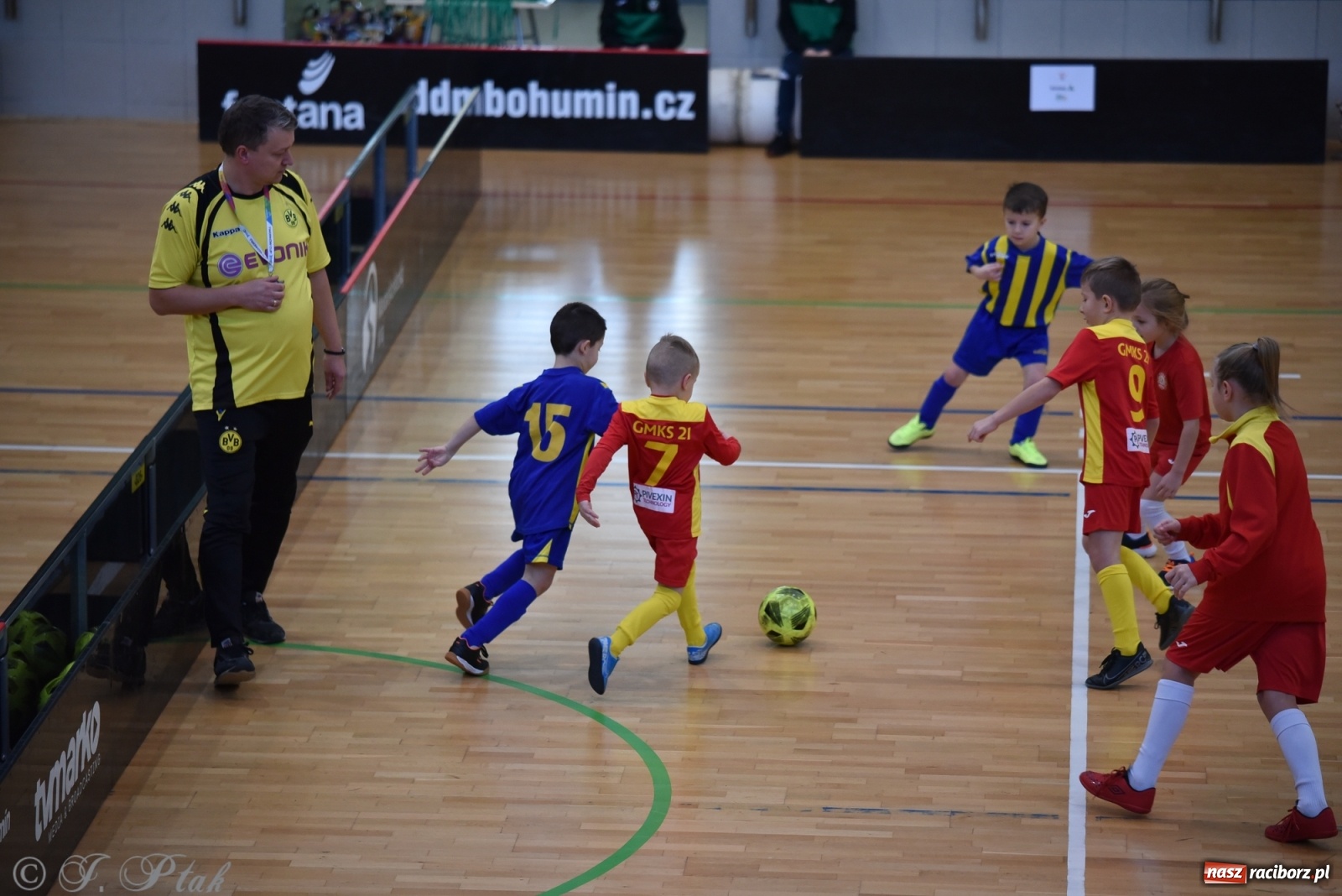 Zdjęcie w galerii na portalu naszraciborz.pl: Mikołajkowy turniej piłkarski w Arenie Rafako [FOTO i WIDEO] wiadomości z regionu