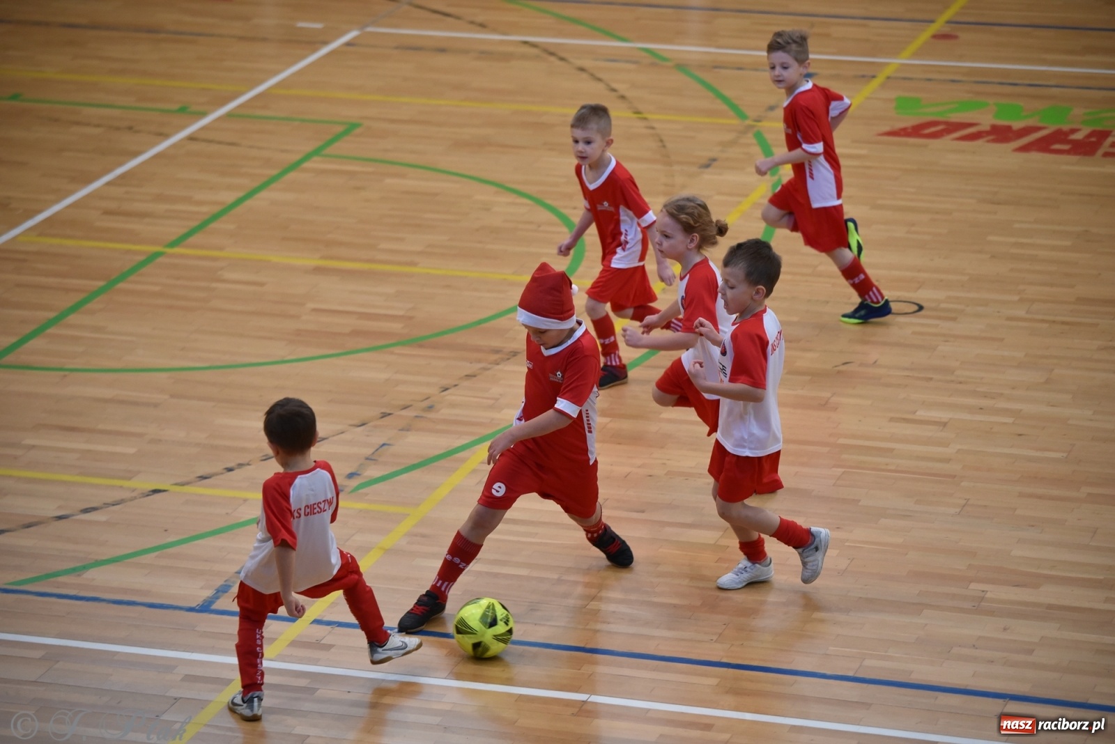 Zdjęcie w galerii na portalu naszraciborz.pl: Mikołajkowy turniej piłkarski w Arenie Rafako [FOTO i WIDEO] wiadomości z regionu