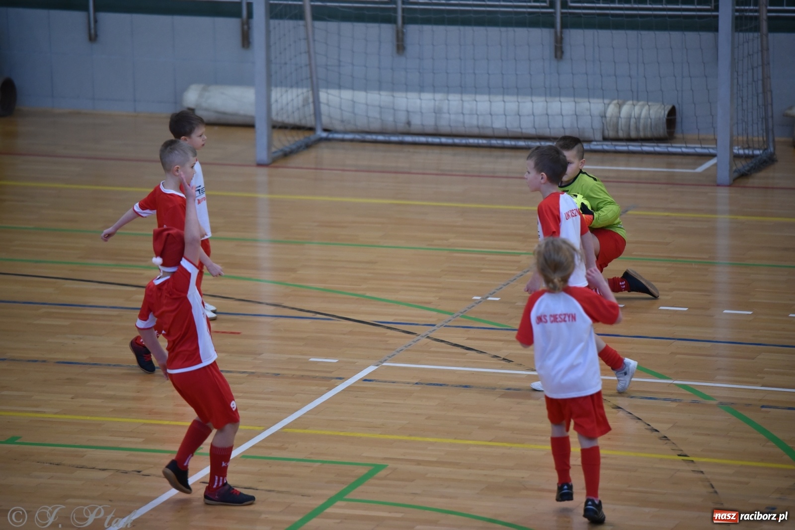 Zdjęcie w galerii na portalu naszraciborz.pl: Mikołajkowy turniej piłkarski w Arenie Rafako [FOTO i WIDEO] wiadomości z regionu