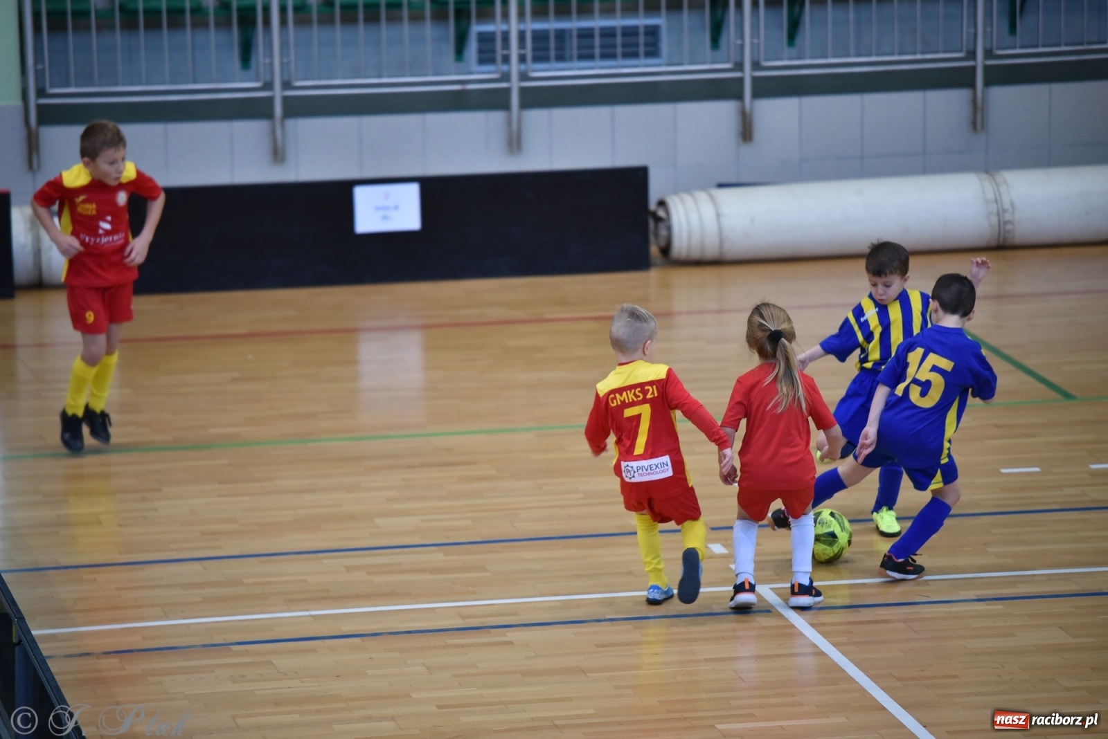 Zdjęcie w galerii na portalu naszraciborz.pl: Mikołajkowy turniej piłkarski w Arenie Rafako [FOTO i WIDEO] wiadomości z regionu