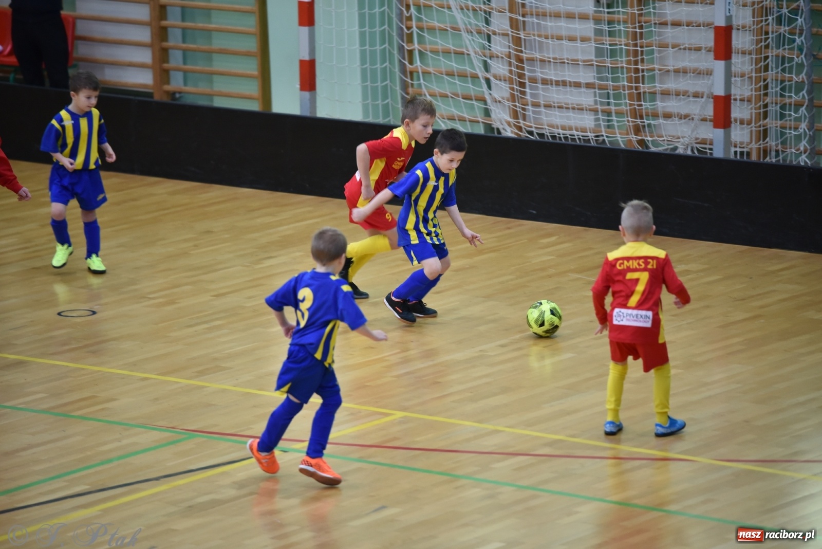 Zdjęcie w galerii na portalu naszraciborz.pl: Mikołajkowy turniej piłkarski w Arenie Rafako [FOTO i WIDEO] wiadomości z regionu