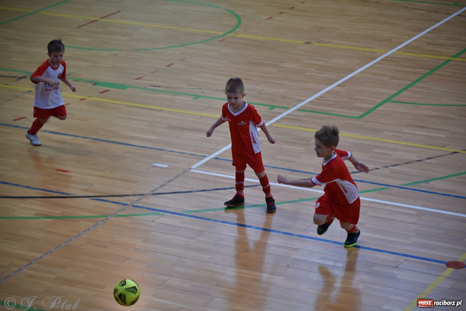 Zdjęcie w galerii na portalu naszraciborz.pl: Mikołajkowy turniej piłkarski w Arenie Rafako [FOTO i WIDEO] wiadomości z regionu