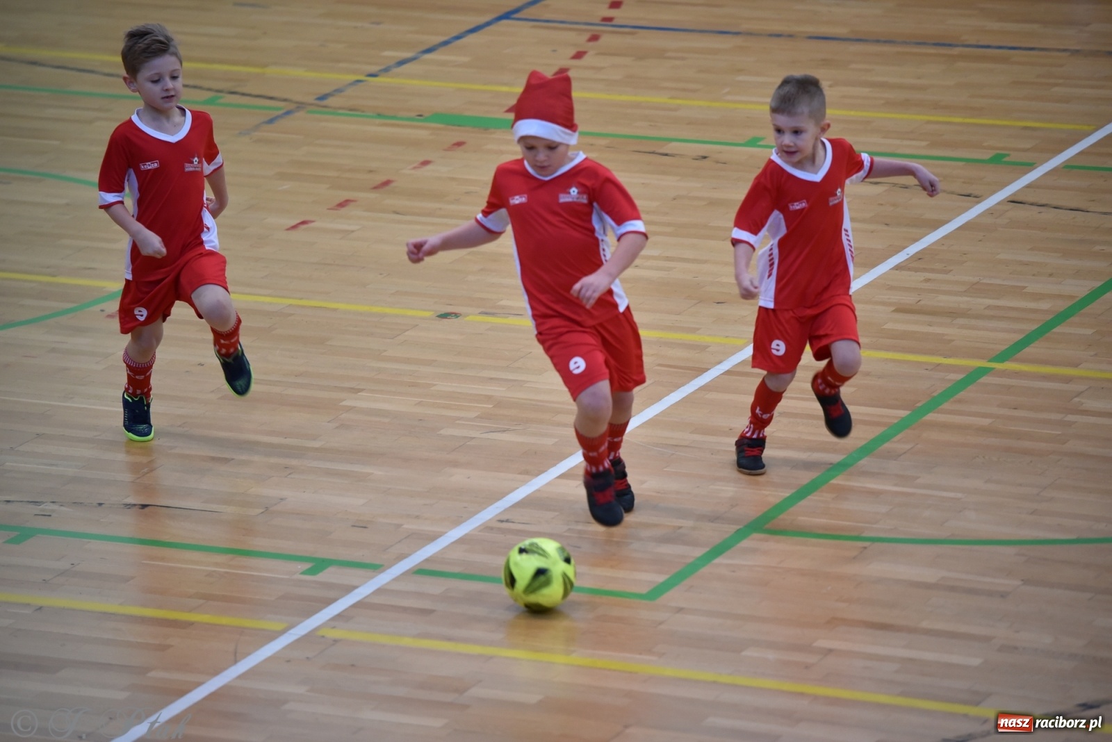 Zdjęcie w galerii na portalu naszraciborz.pl: Mikołajkowy turniej piłkarski w Arenie Rafako [FOTO i WIDEO] wiadomości z regionu