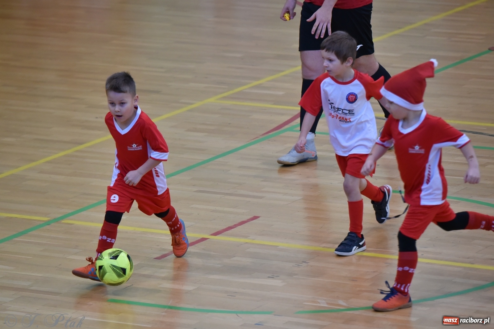 Zdjęcie w galerii na portalu naszraciborz.pl: Mikołajkowy turniej piłkarski w Arenie Rafako [FOTO i WIDEO] wiadomości z regionu