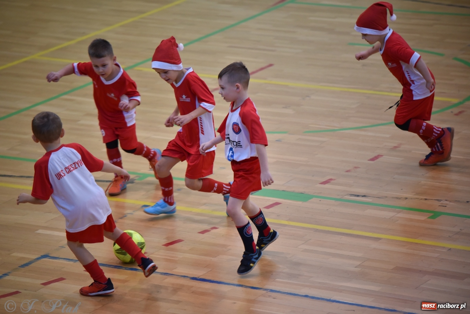 Zdjęcie w galerii na portalu naszraciborz.pl: Mikołajkowy turniej piłkarski w Arenie Rafako [FOTO i WIDEO] wiadomości z regionu
